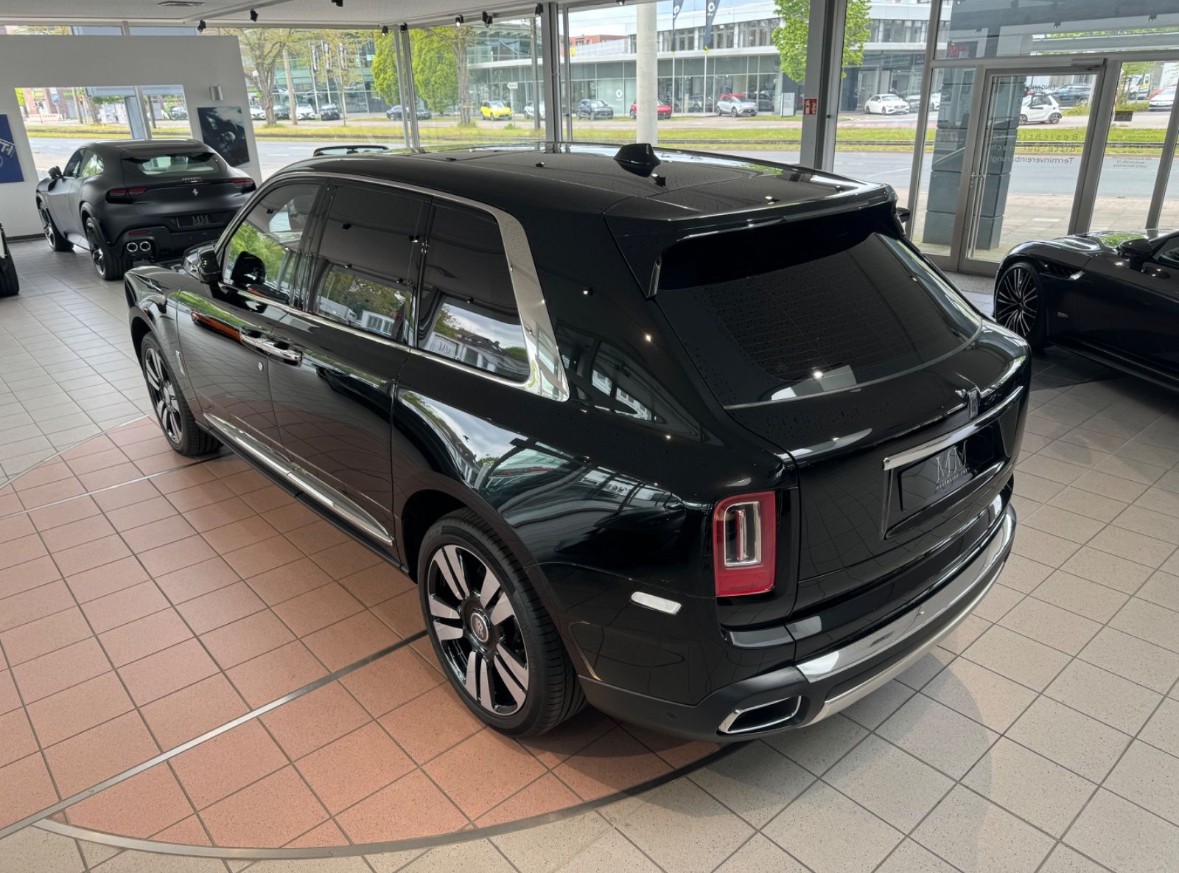ROLLS-ROYCE CULLINAN-image-3