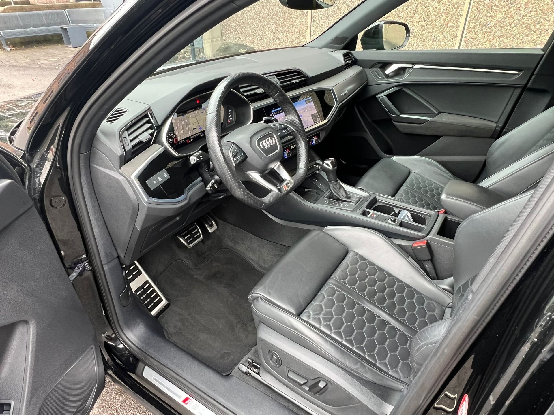 AUDI RS Q3 Sportback quattro S tronic-image-9