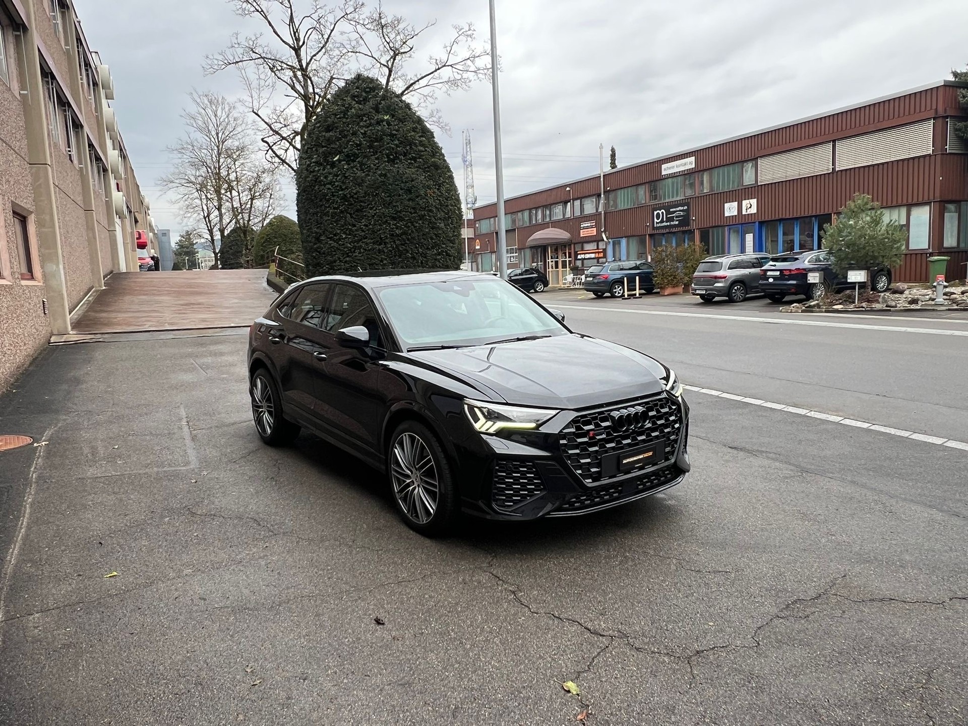 AUDI RS Q3 Sportback quattro S tronic-showroom-element-3