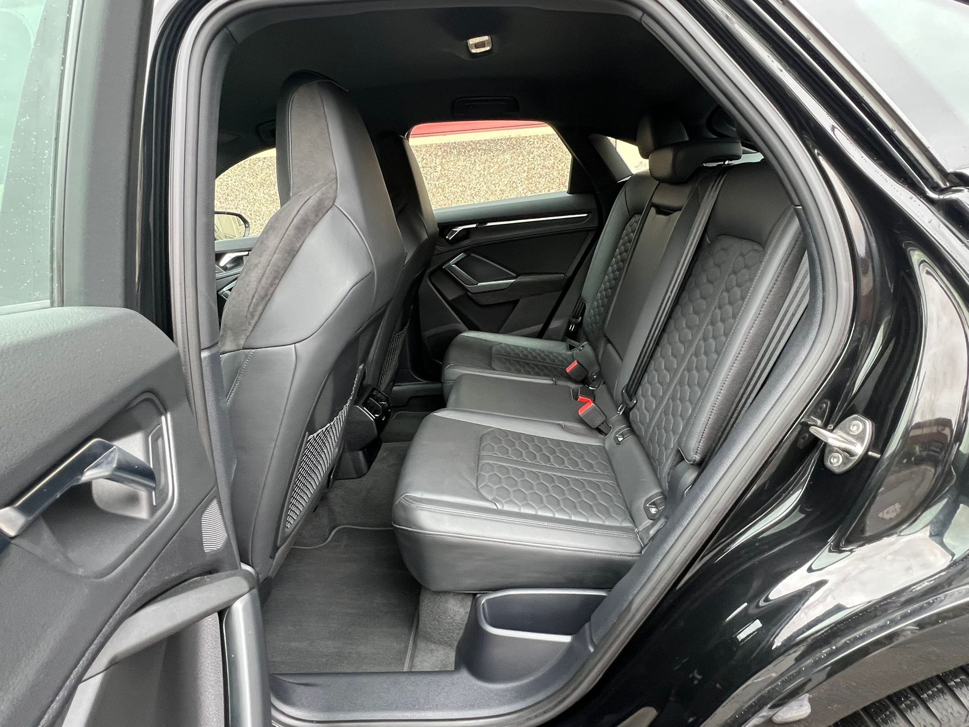 AUDI RS Q3 Sportback quattro S tronic-image-13