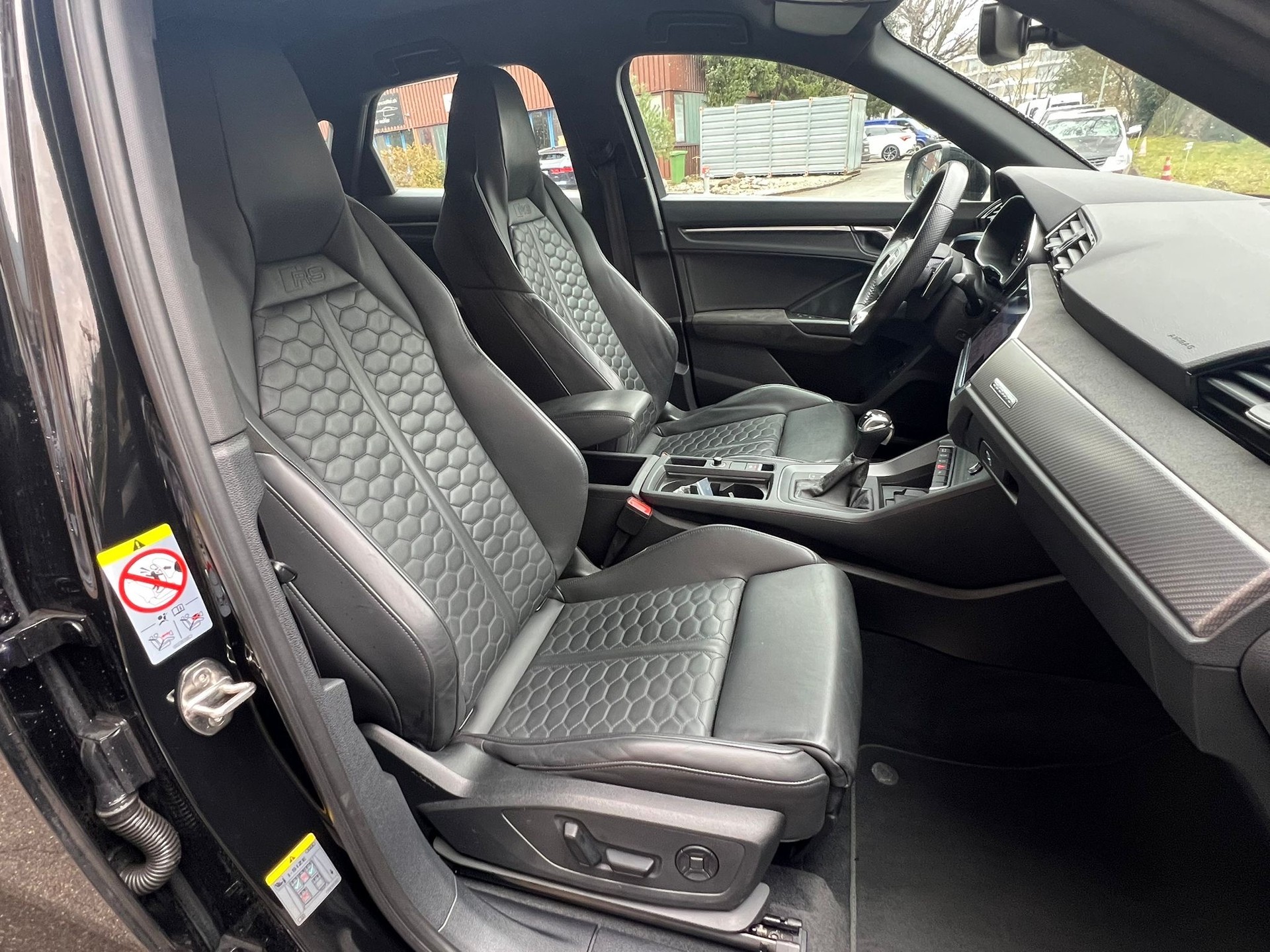 AUDI RS Q3 Sportback quattro S tronic-image-11