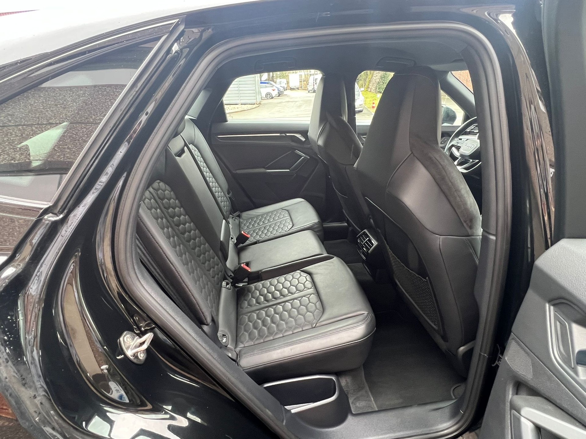 AUDI RS Q3 Sportback quattro S tronic-image-12
