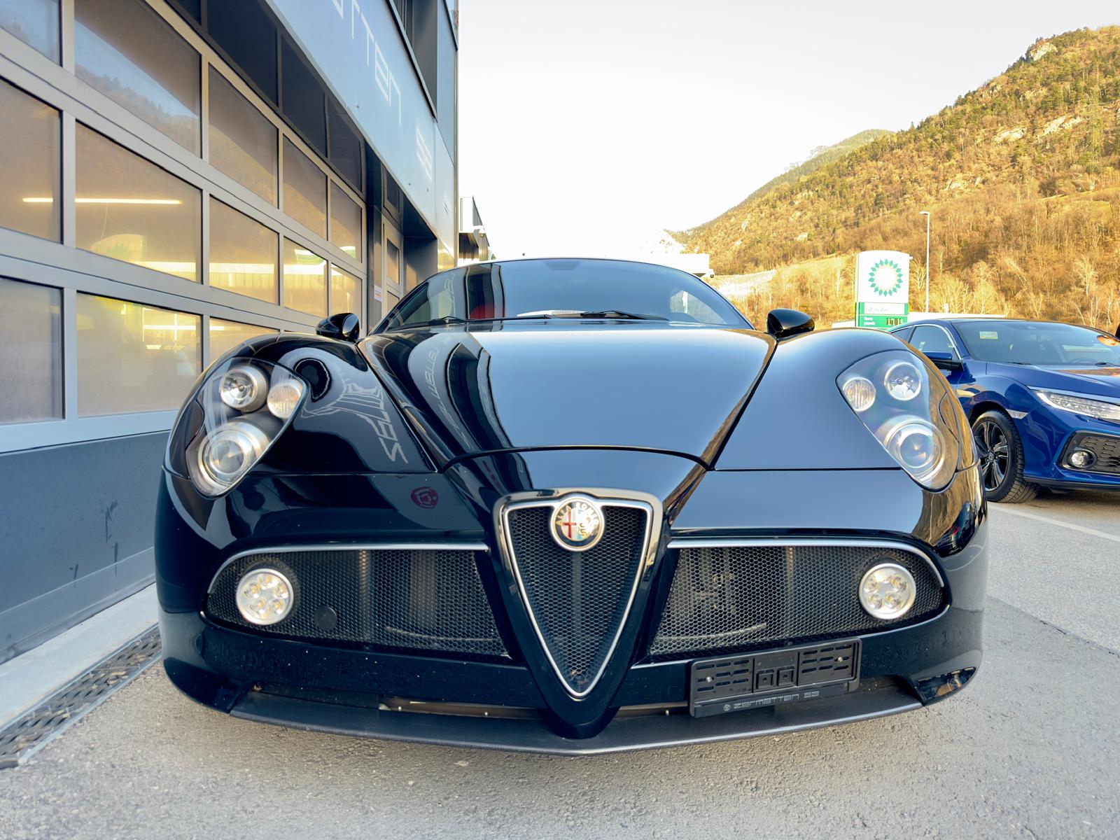 ALFA ROMEO 8C Competizione-showroom-element-2