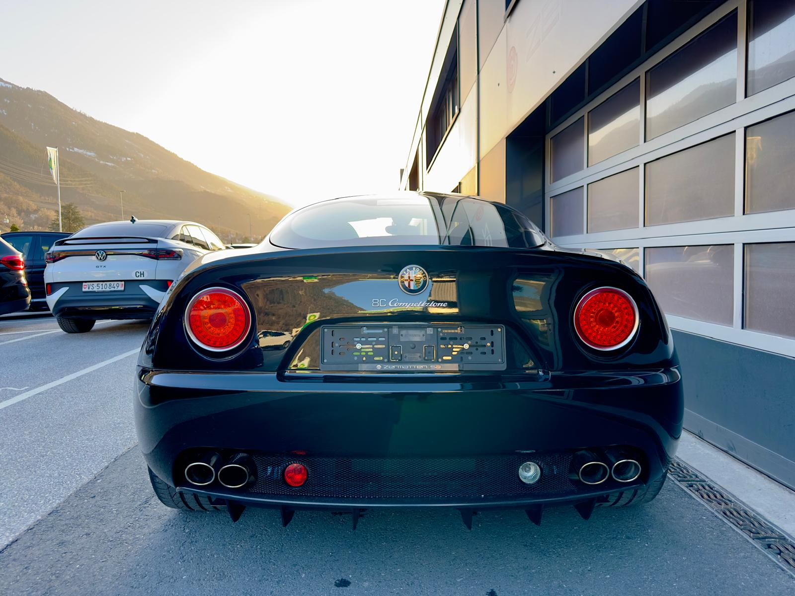 ALFA ROMEO 8C Competizione-showroom-element-3