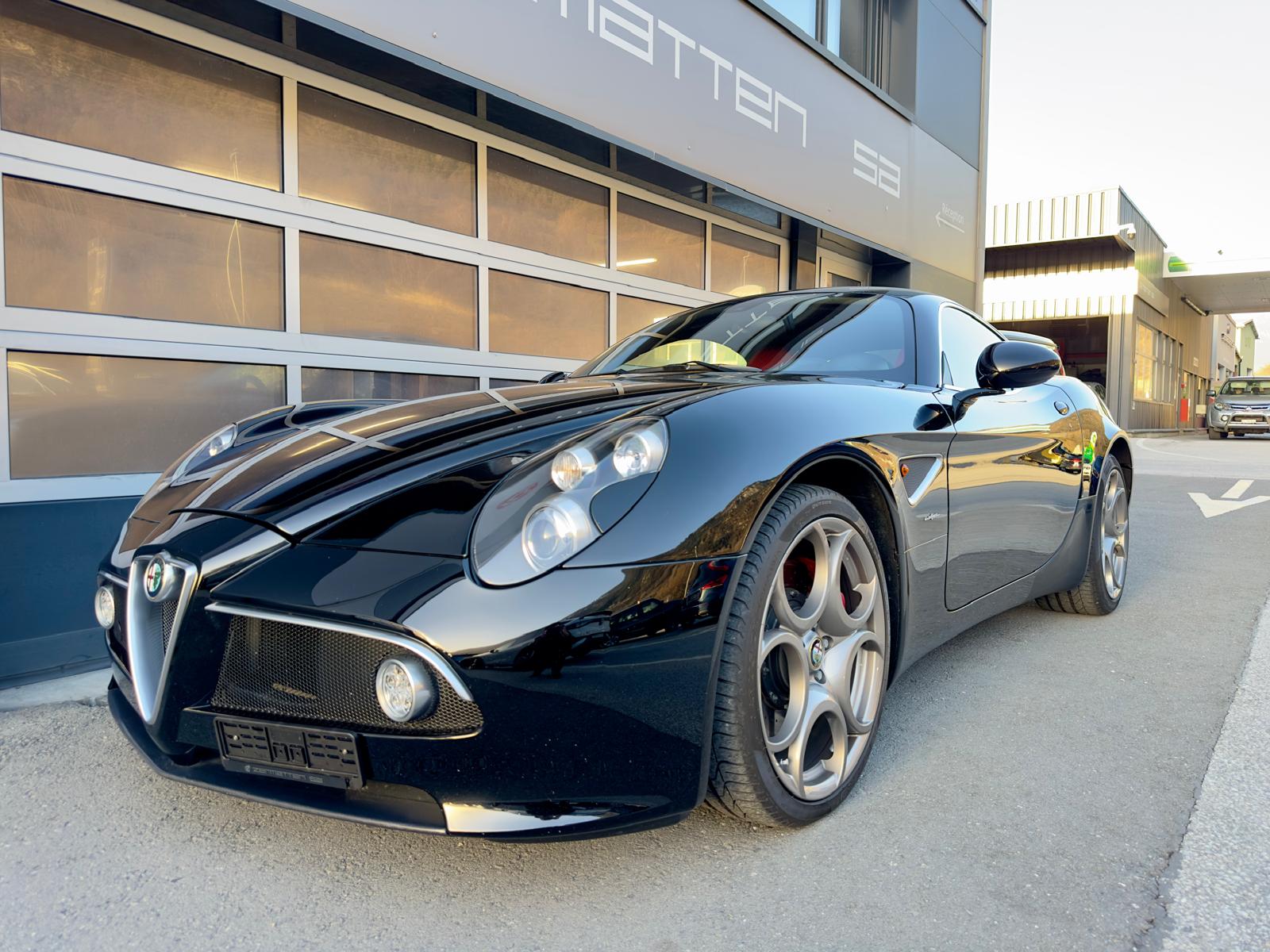 ALFA ROMEO 8C Competizione-showroom-element-1