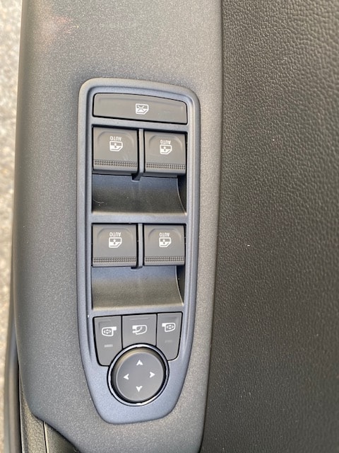 MITSUBISHI Grandis 1.8 HEV Invite+-image-11