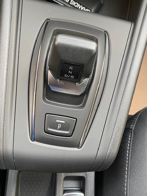 MITSUBISHI Grandis 1.8 HEV Invite+-image-15