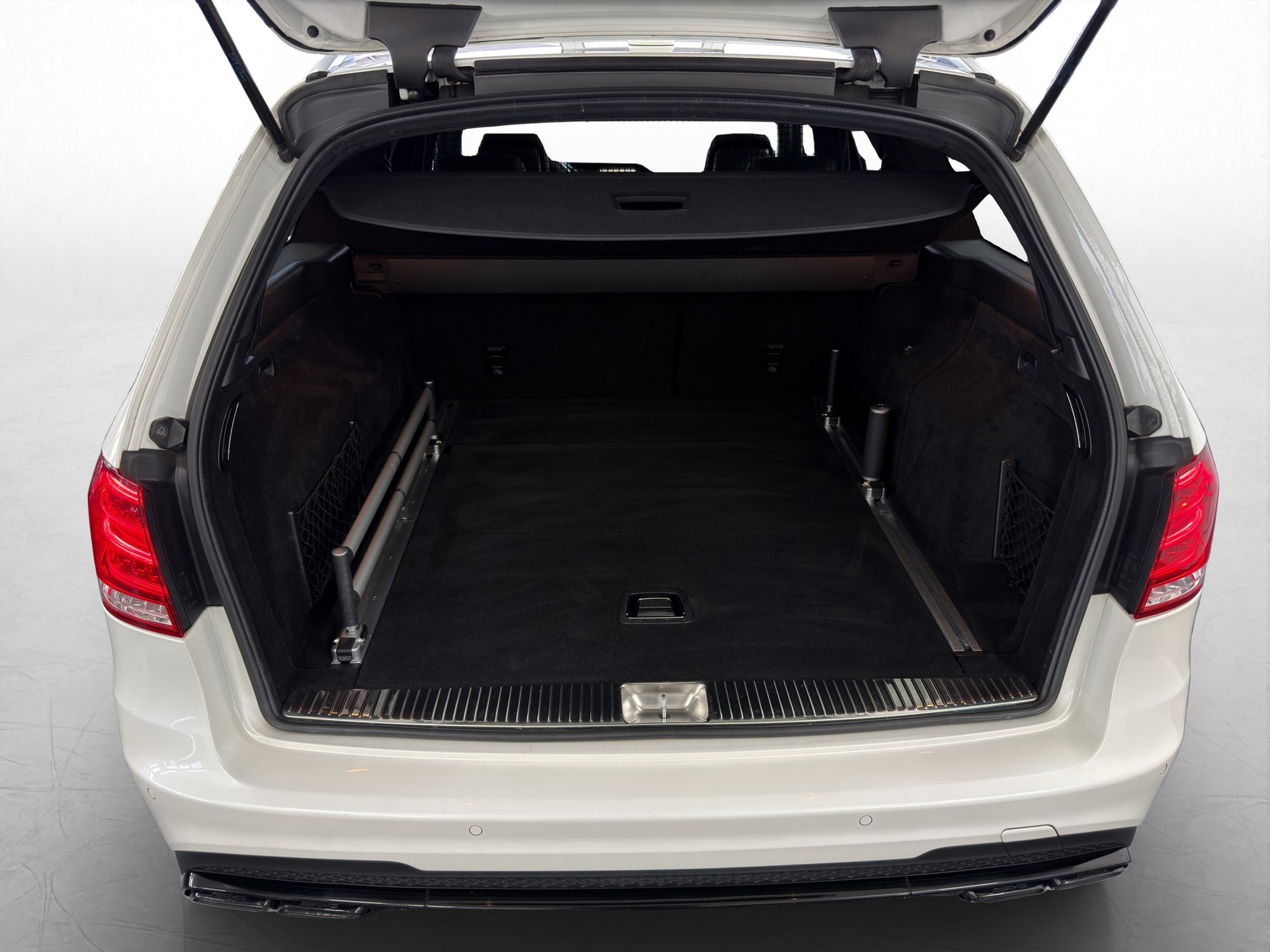 MERCEDES-BENZ E 63 AMG 4Matic Speedshift-image-20