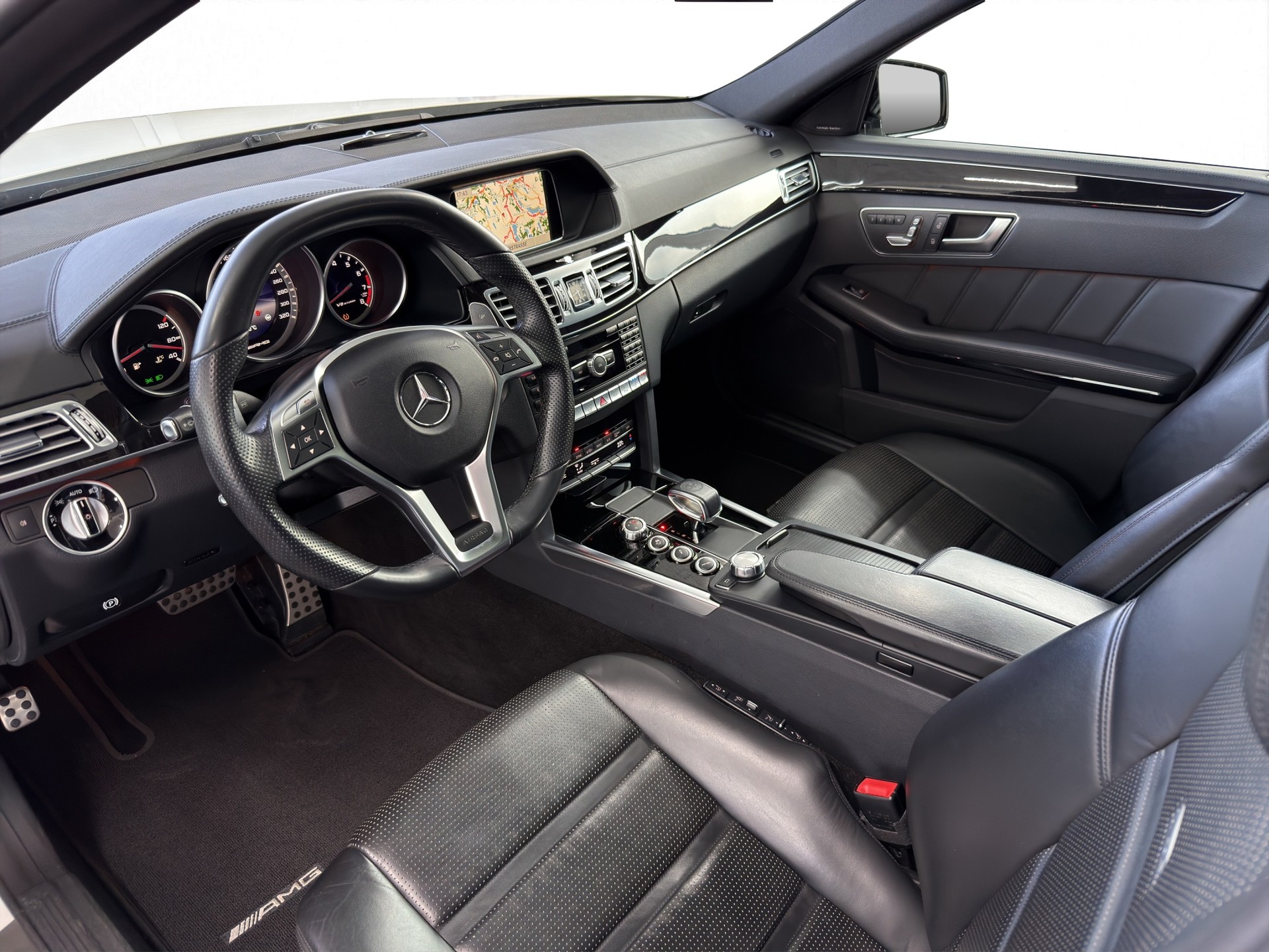 MERCEDES-BENZ E 63 AMG 4Matic Speedshift-image-17