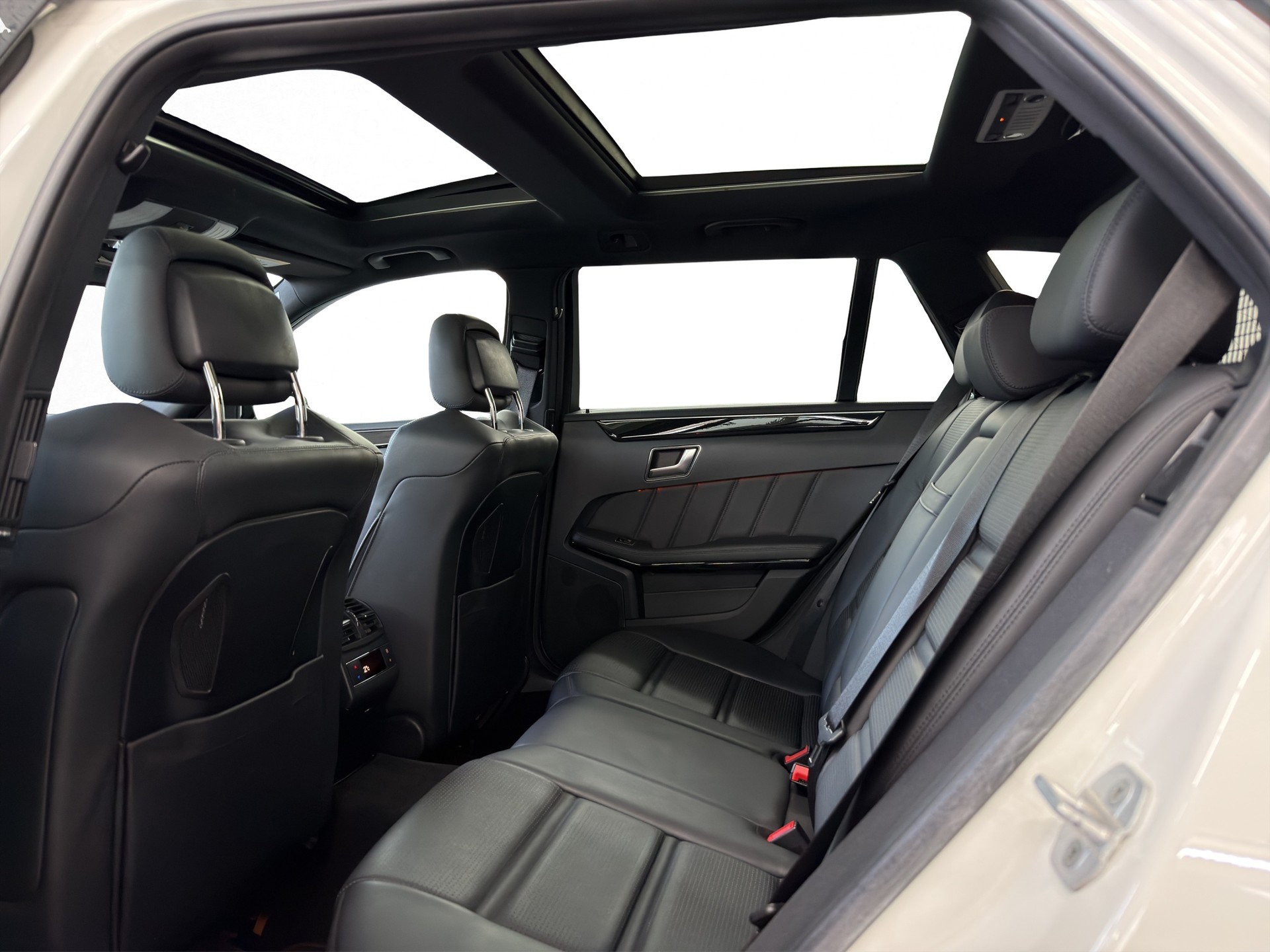 MERCEDES-BENZ E 63 AMG 4Matic Speedshift-image-19