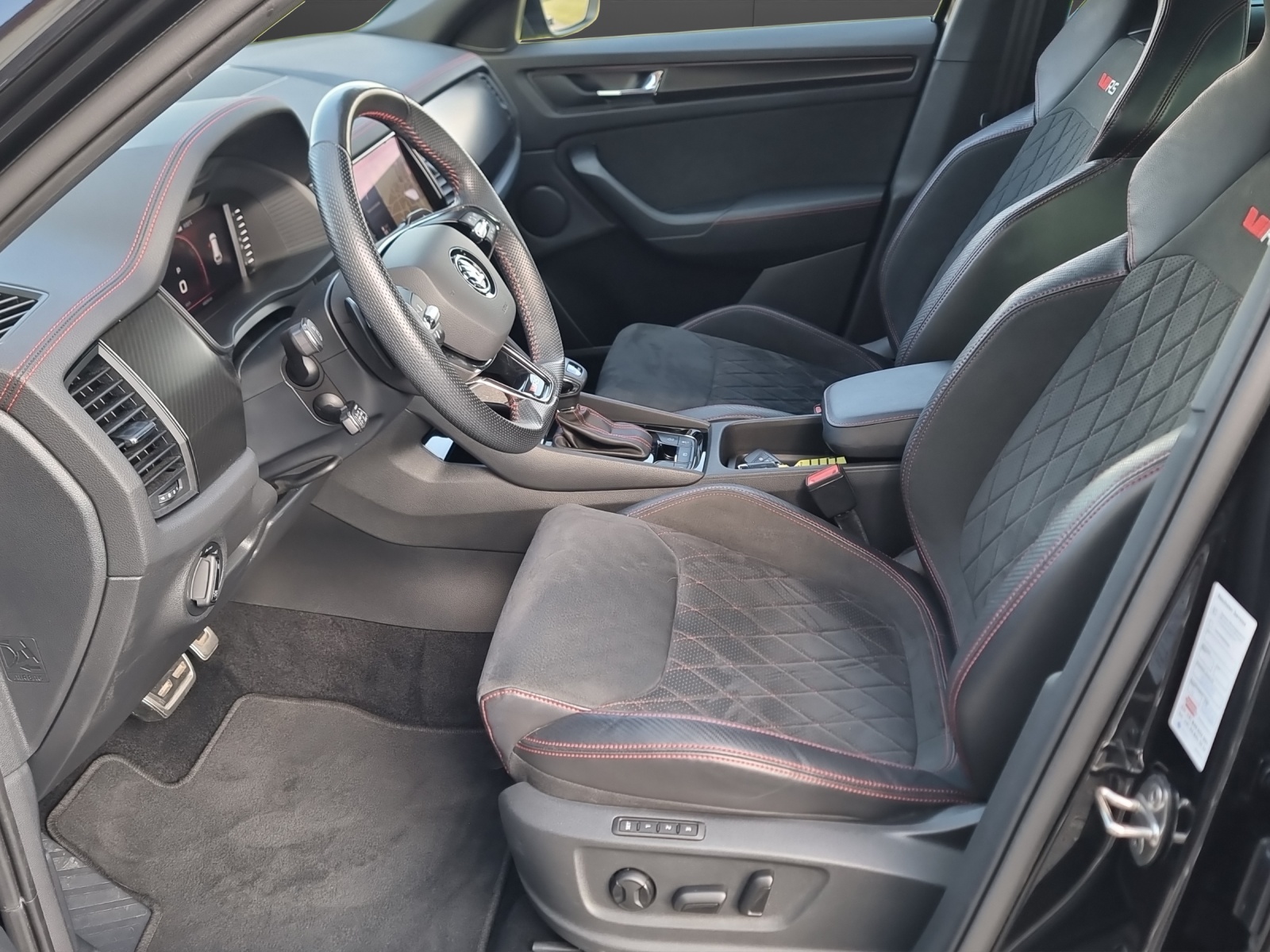SKODA Kodiaq 2.0 TSI 4x4 RS-image-8