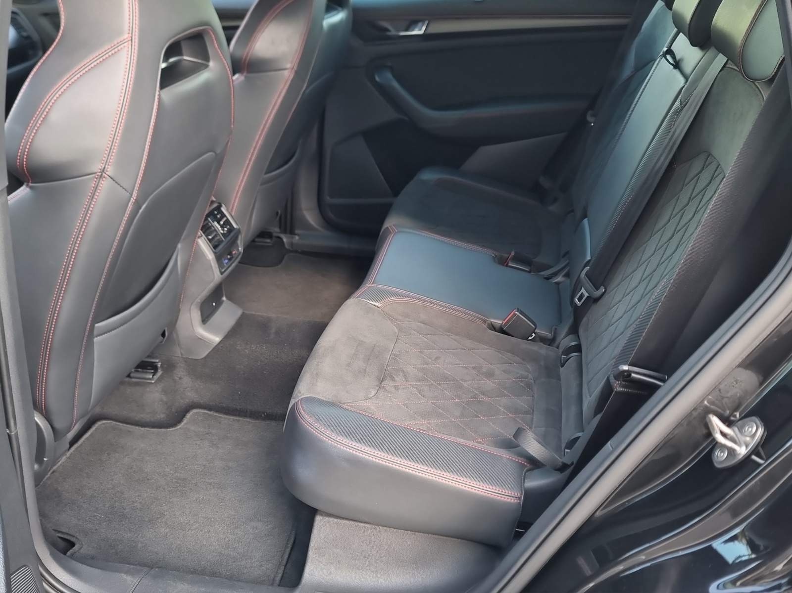 SKODA Kodiaq 2.0 TSI 4x4 RS-image-9