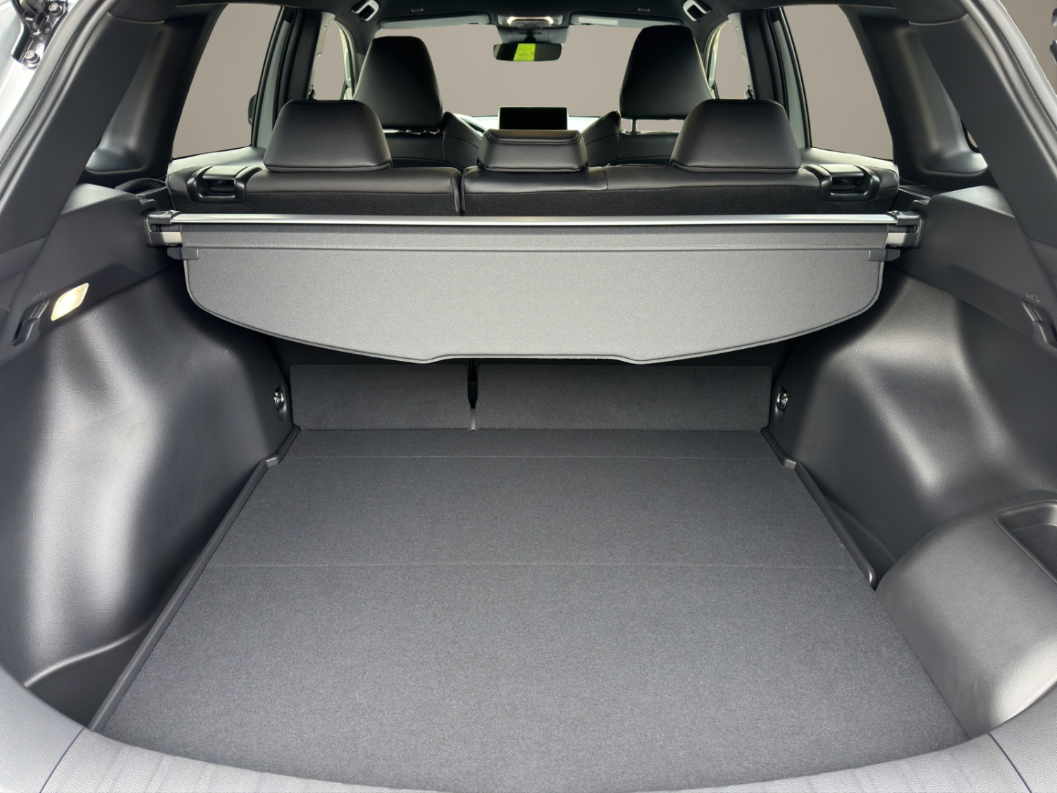 TOYOTA Corolla Cross 2.0 HSD Trend AWD-i-image-16