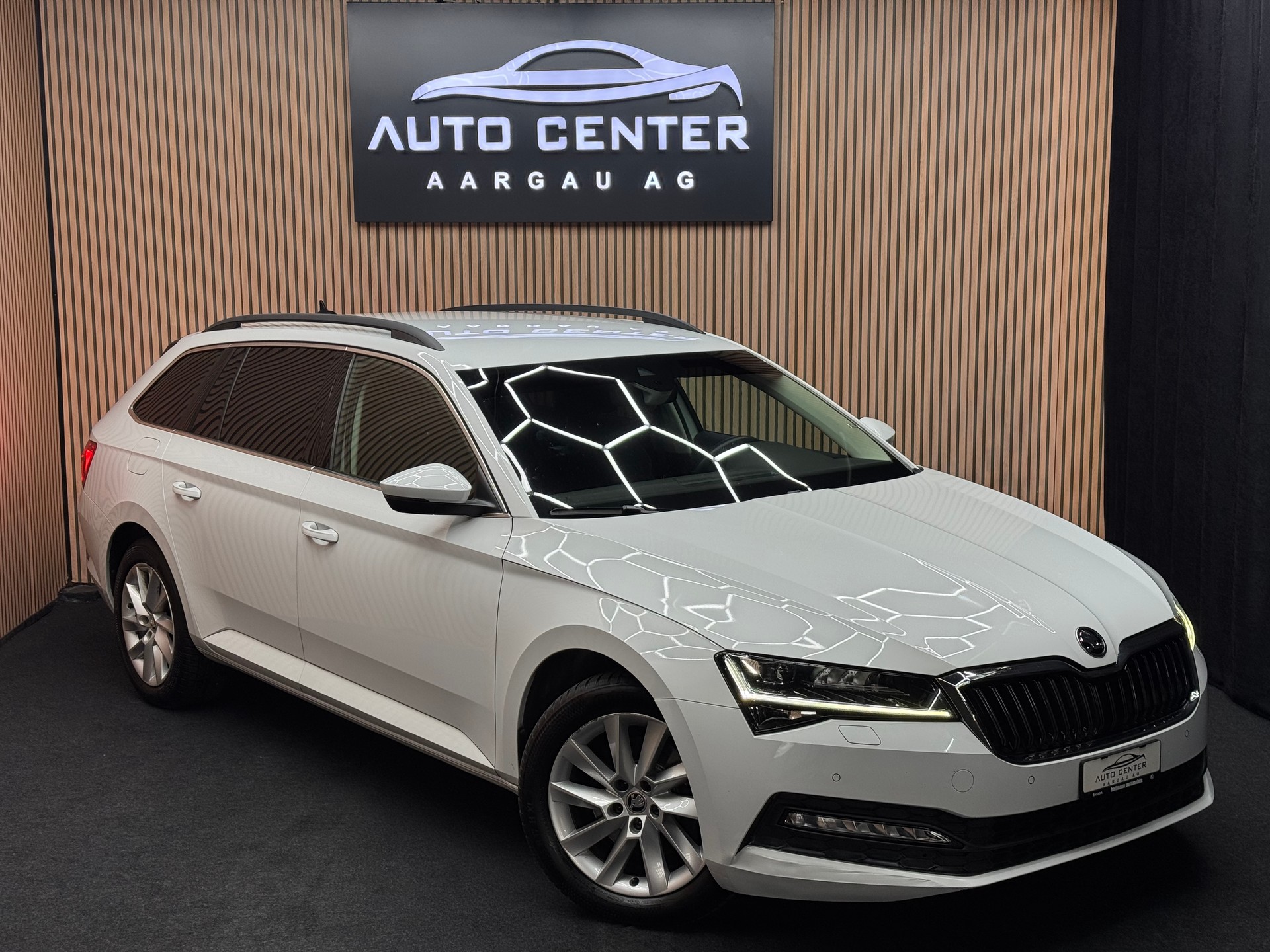 SKODA Superb Combi 2.0 TDI 200 Ambition 4x4 DSG | 1 Jahr Garantie | CH-Fahrzeug | *ab CHF 179.-/ Monat*