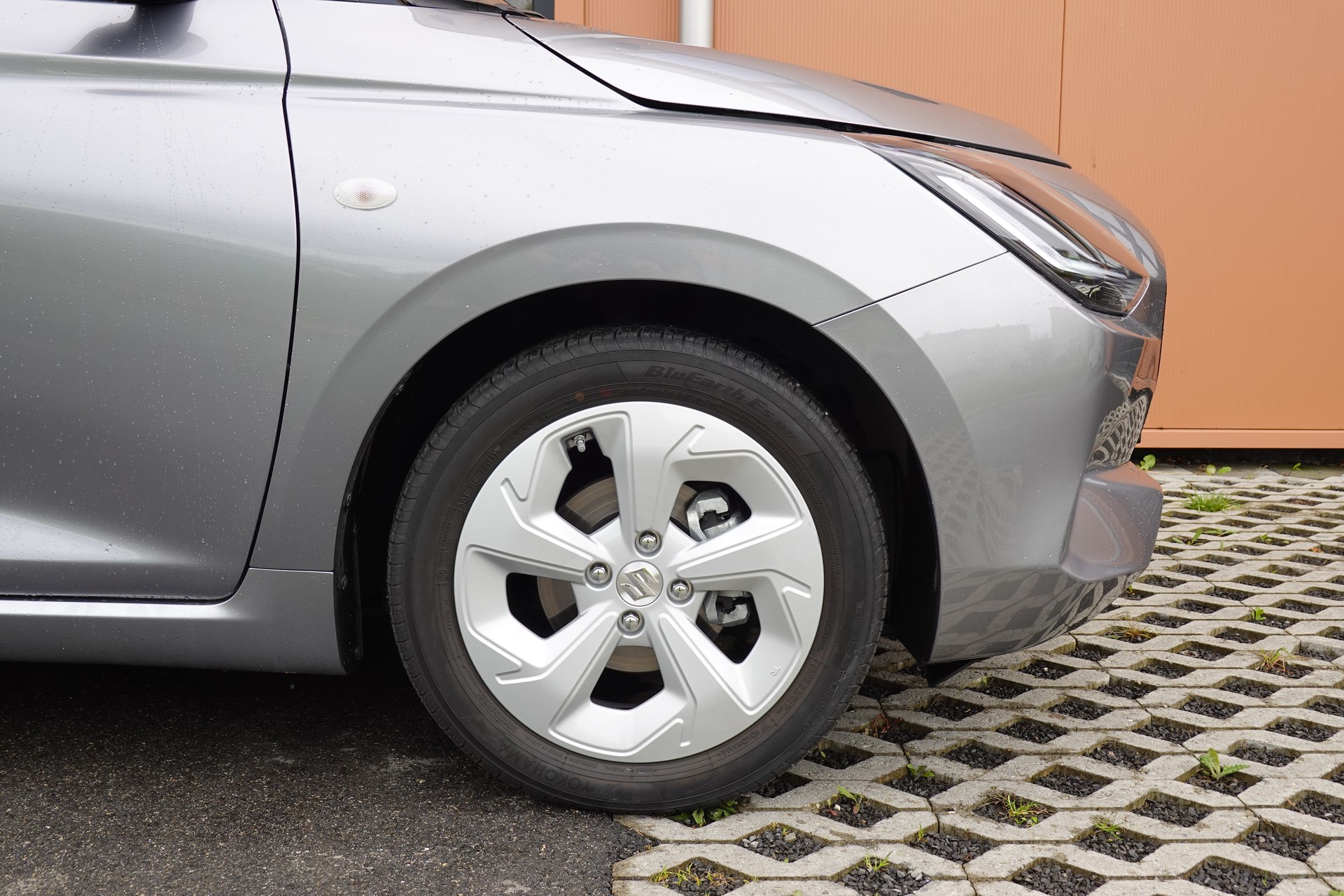 SUZUKI Swift 1.2 Compact+ Hybrid CVT * Tempomat Adapt. * Caméra de recul * Sièges chauffants * Apple Car Play * Aides Conduites"-image-4