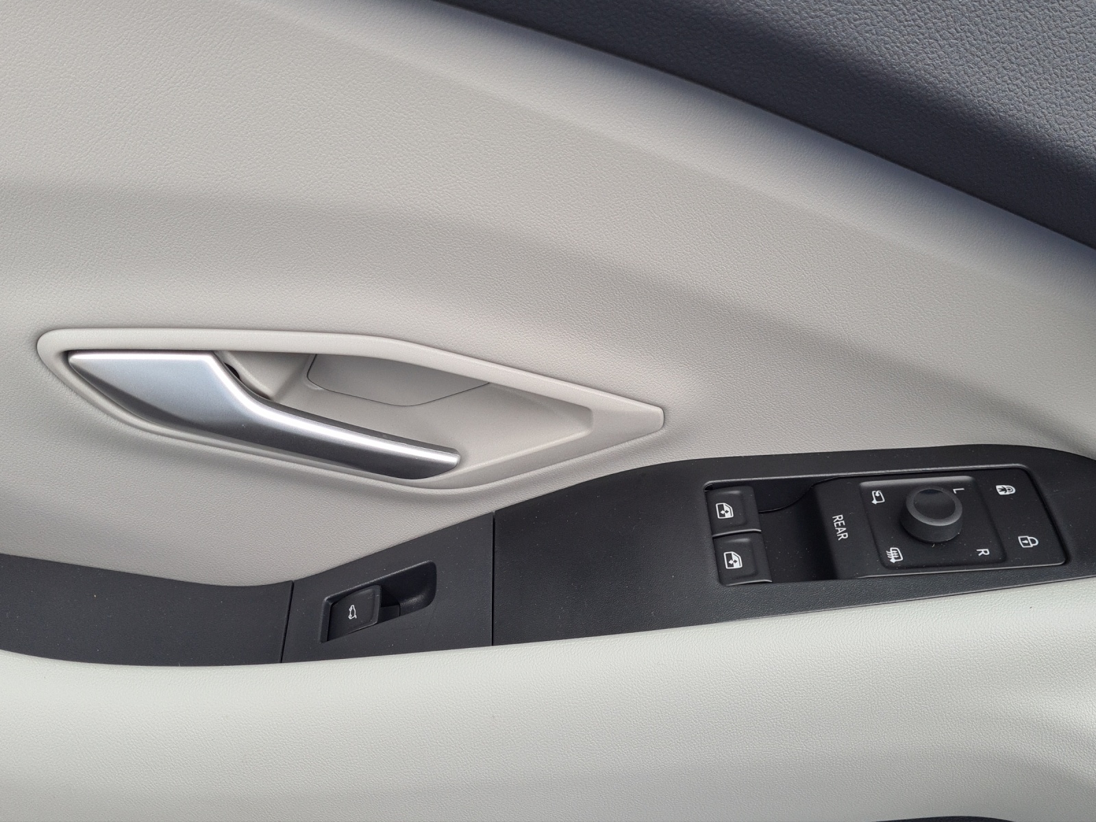FORD Explorer Extended Range (79 kWh) Premium 4x4 AUTOMAT-image-17