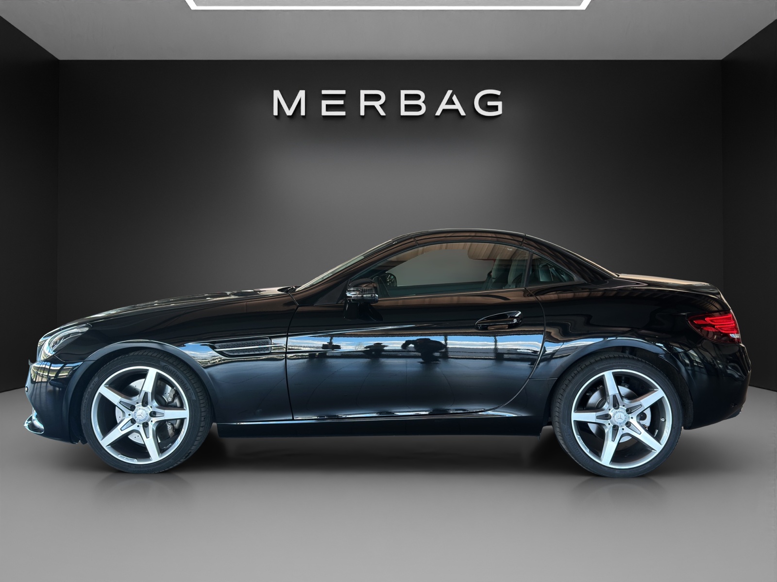 MERCEDES-BENZ SLC 300 AMG Line-image-2