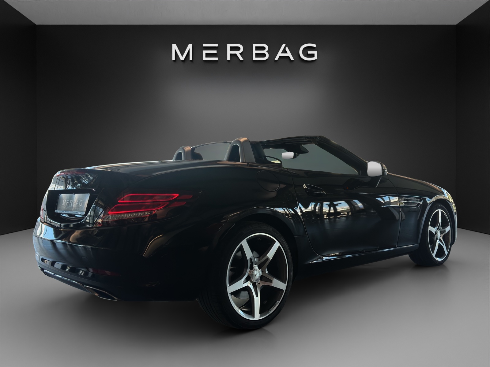 MERCEDES-BENZ SLC 300 AMG Line-image-5