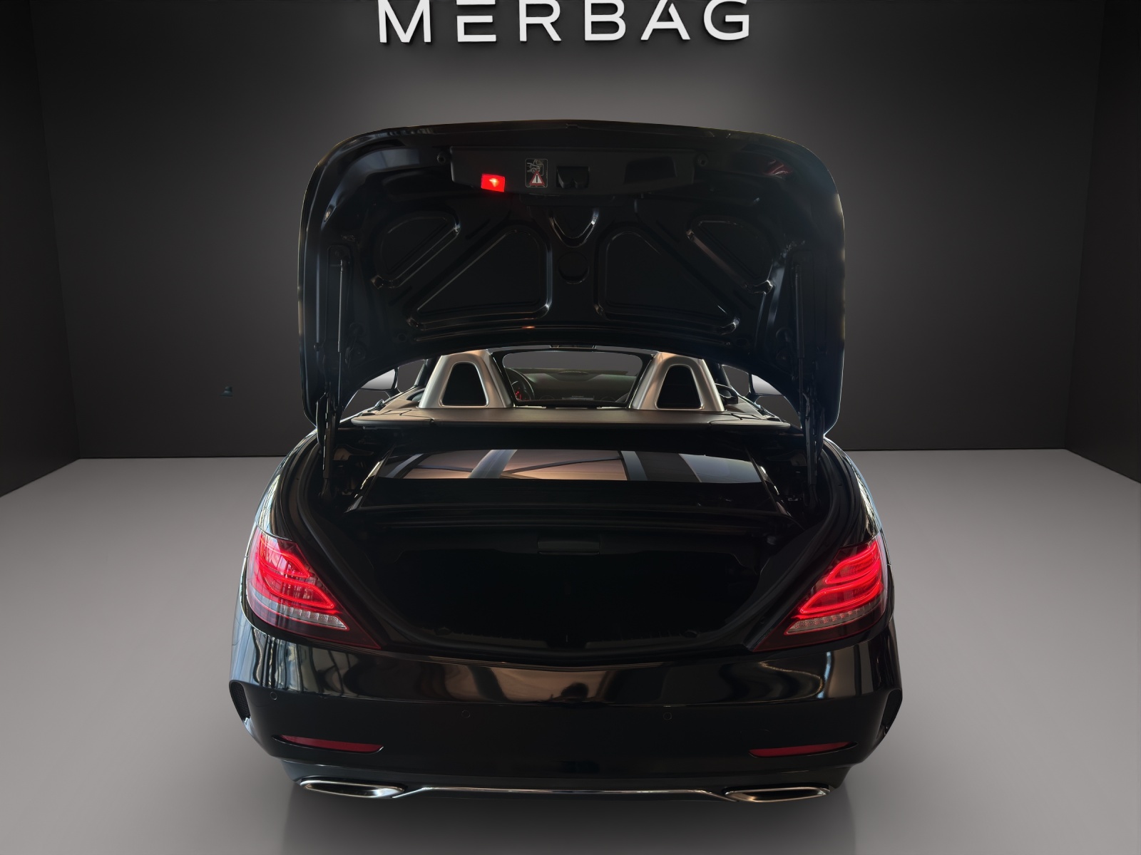 MERCEDES-BENZ SLC 300 AMG Line-image-6