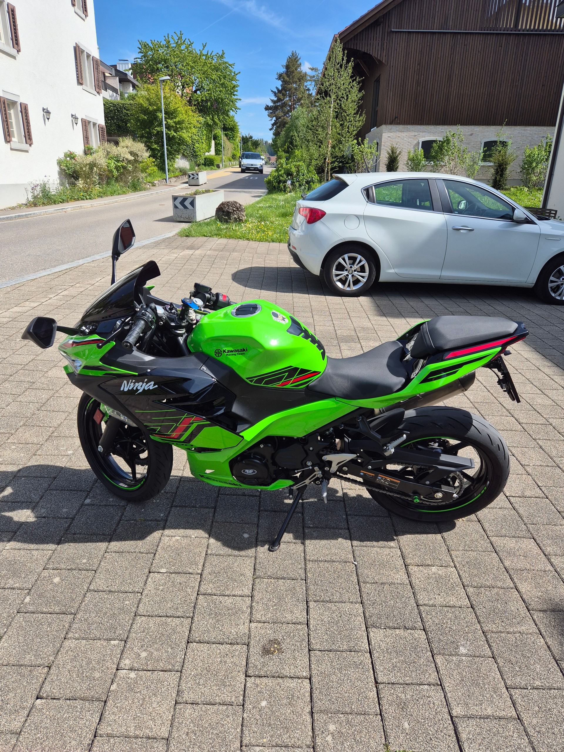 KAWASAKI Ninja 400-image-2