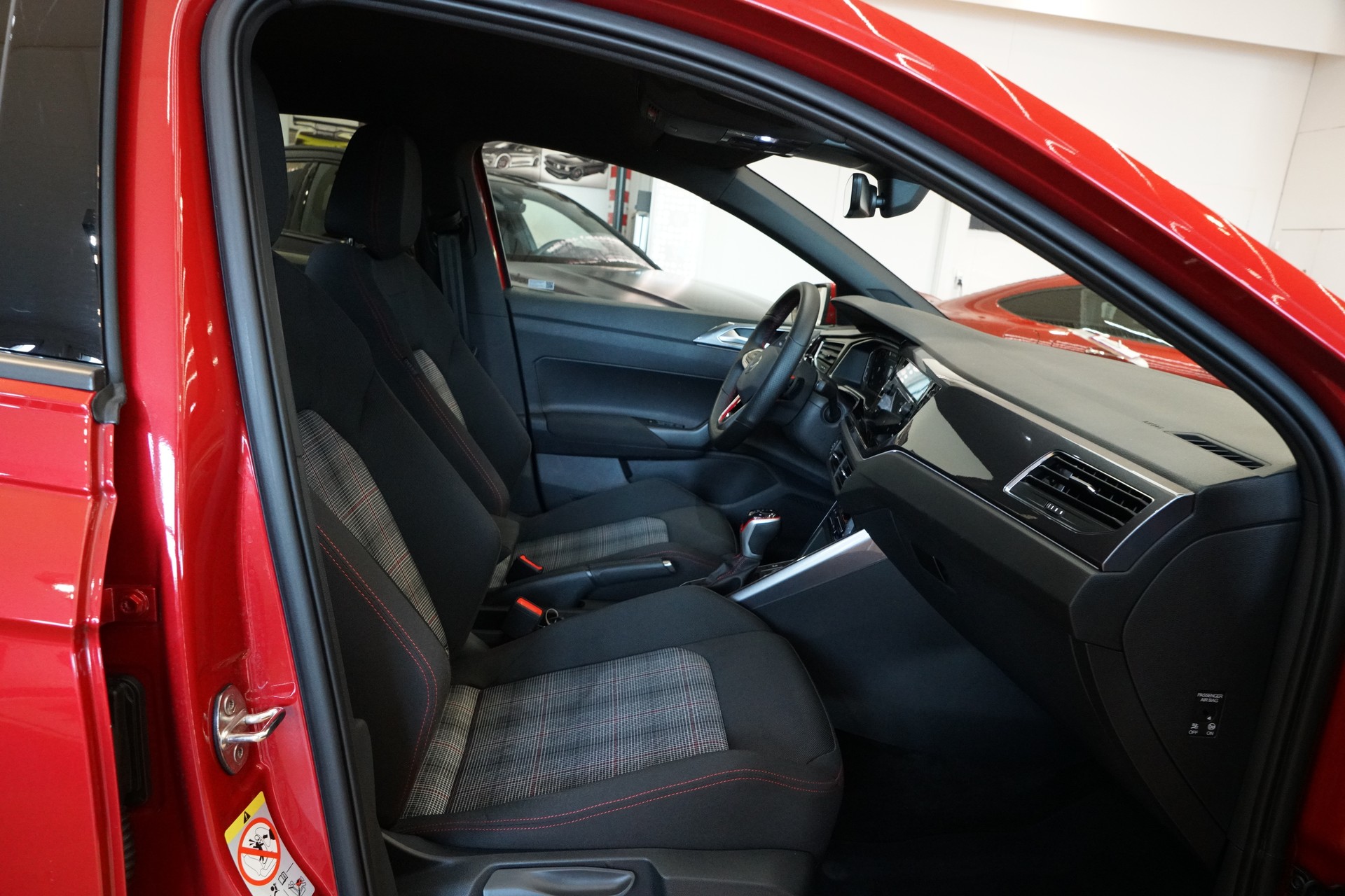 VW Polo 2.0 TSI GTI DSG Kings Red Metallic-image-21