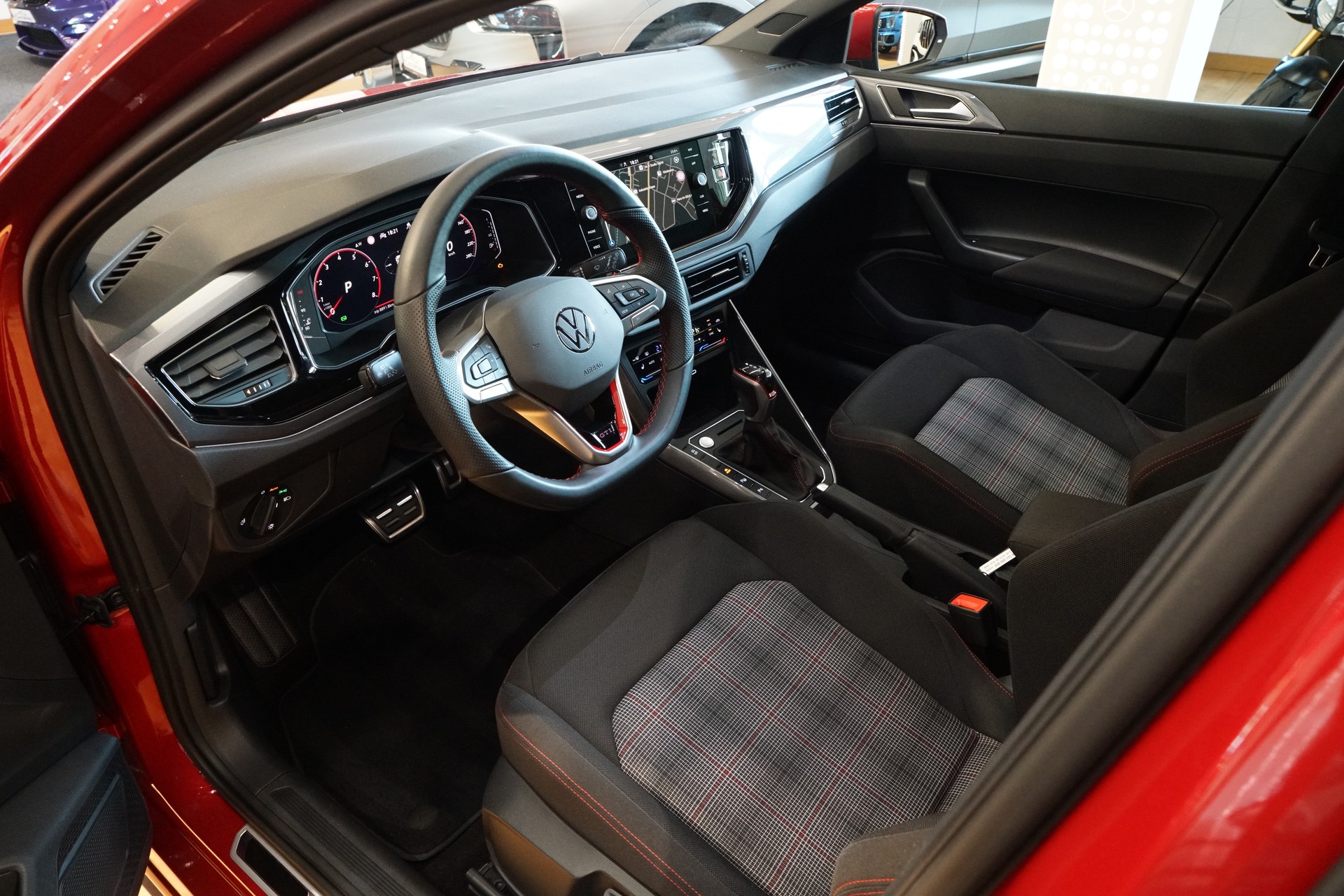 VW Polo 2.0 TSI GTI DSG Kings Red Metallic-image-10