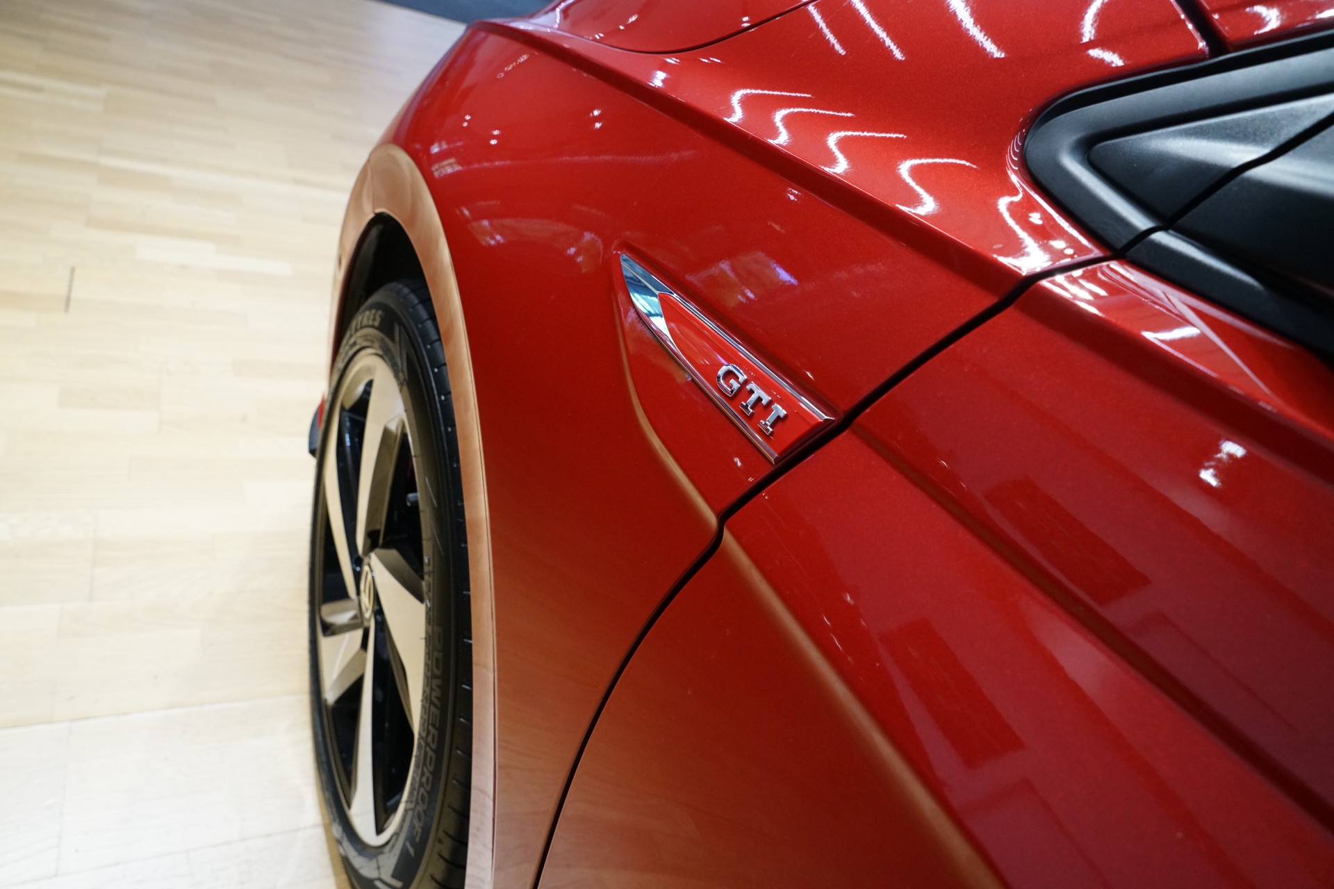 VW Polo 2.0 TSI GTI DSG Kings Red Metallic-image-4