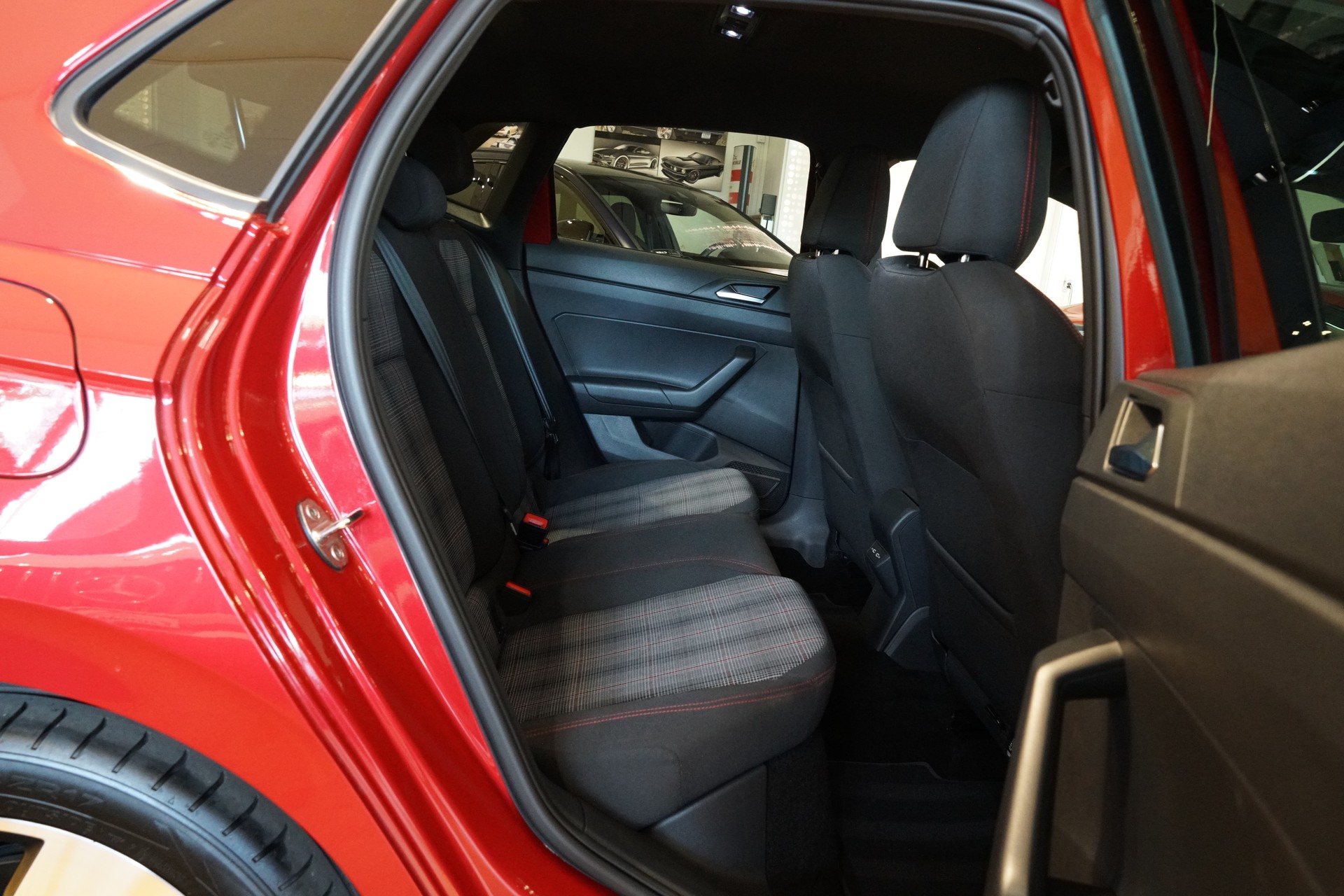 VW Polo 2.0 TSI GTI DSG Kings Red Metallic-image-19