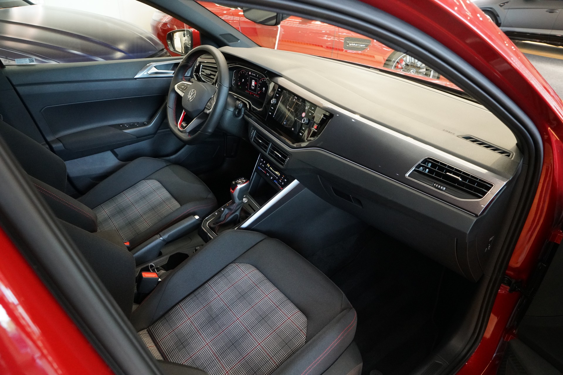 VW Polo 2.0 TSI GTI DSG Kings Red Metallic-image-12