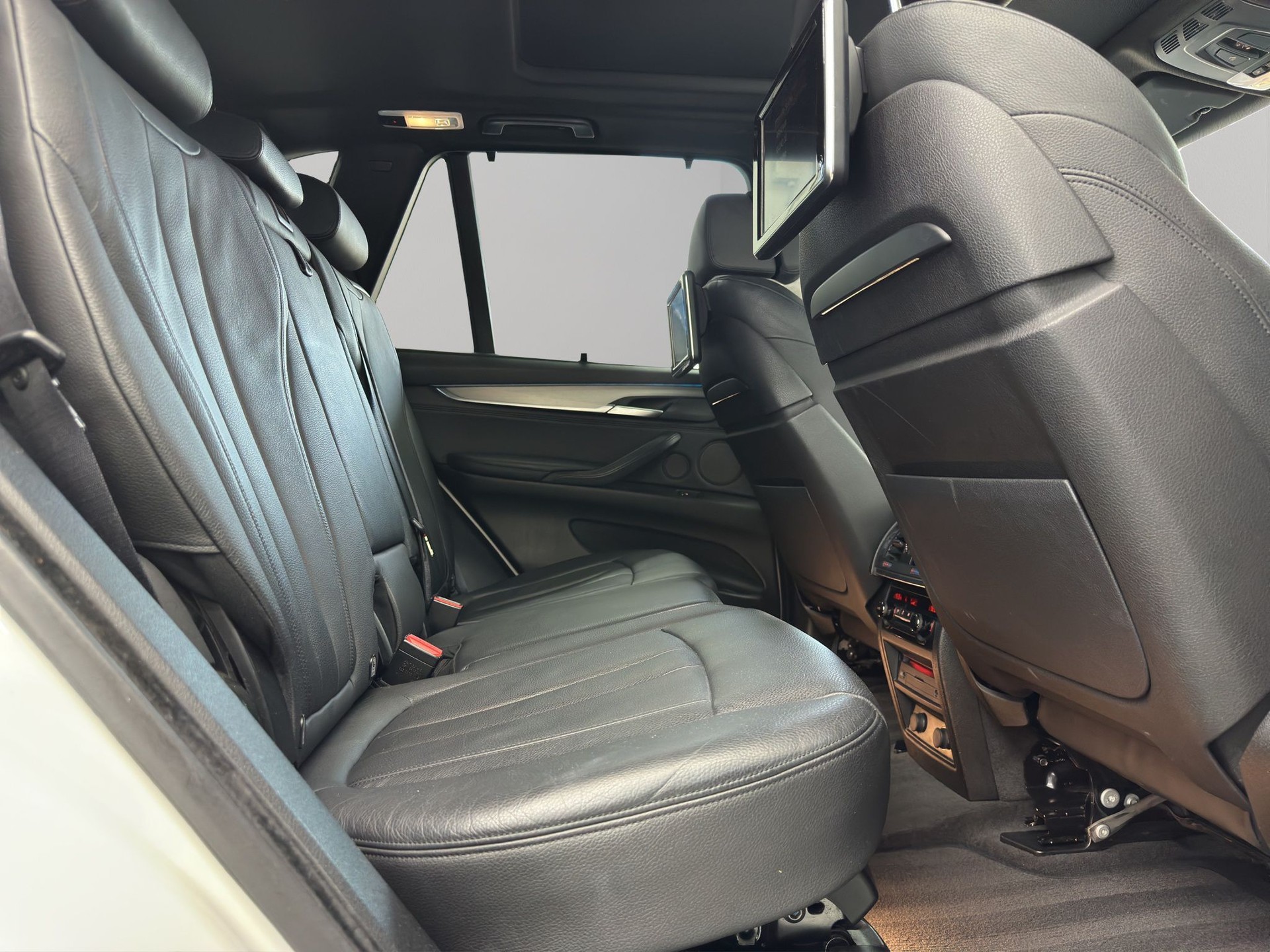 BMW X5 xDrive M50d Steptronic-image-11