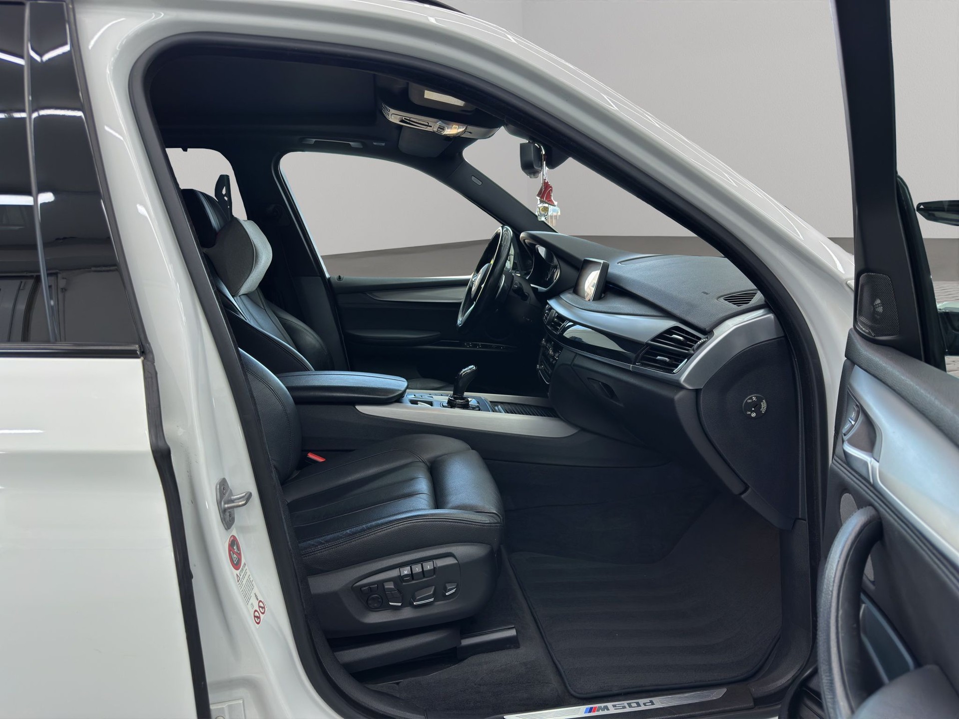 BMW X5 xDrive M50d Steptronic-image-9