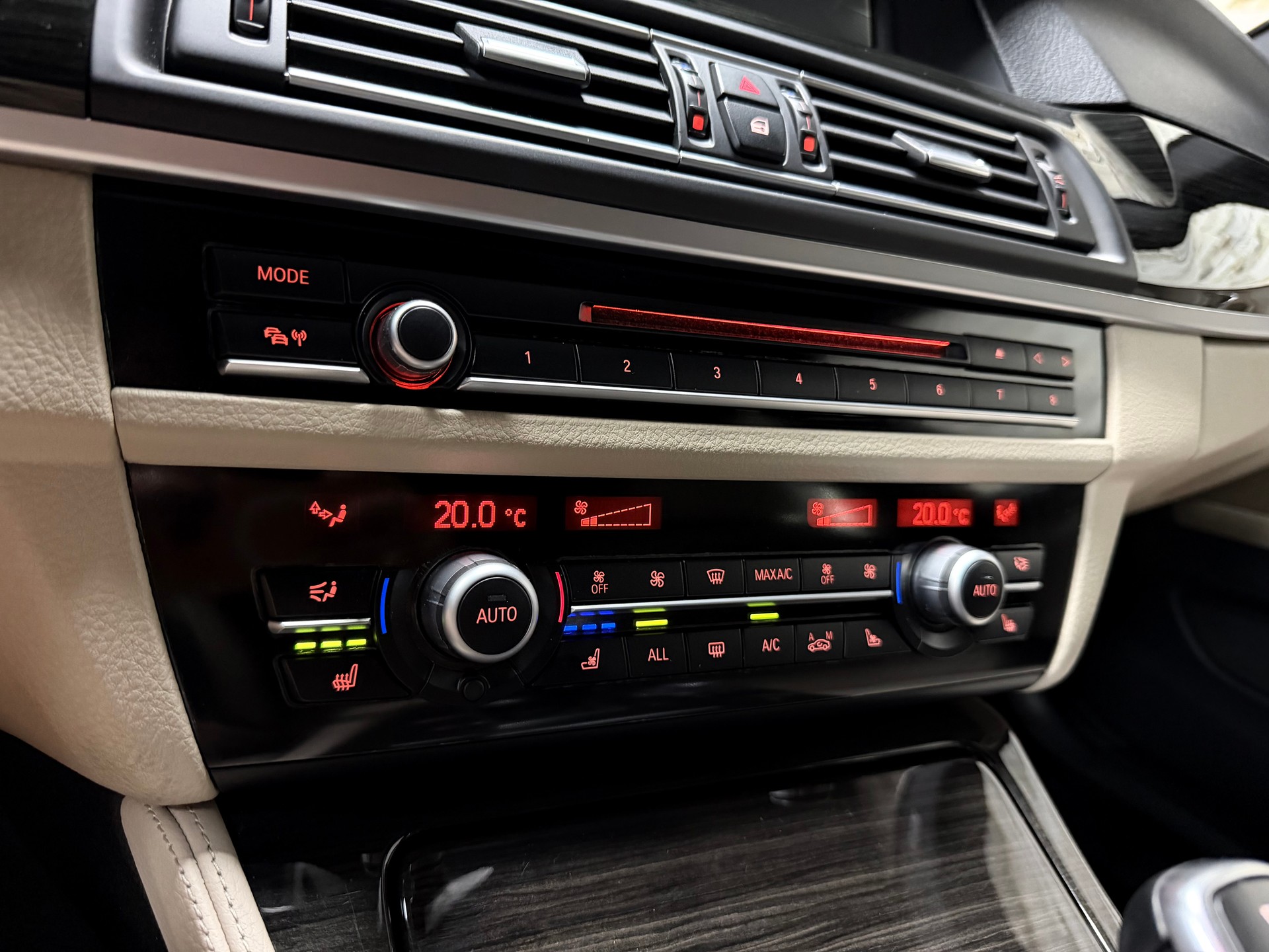 BMW M550d xDrive Touring Steptronic-image-15