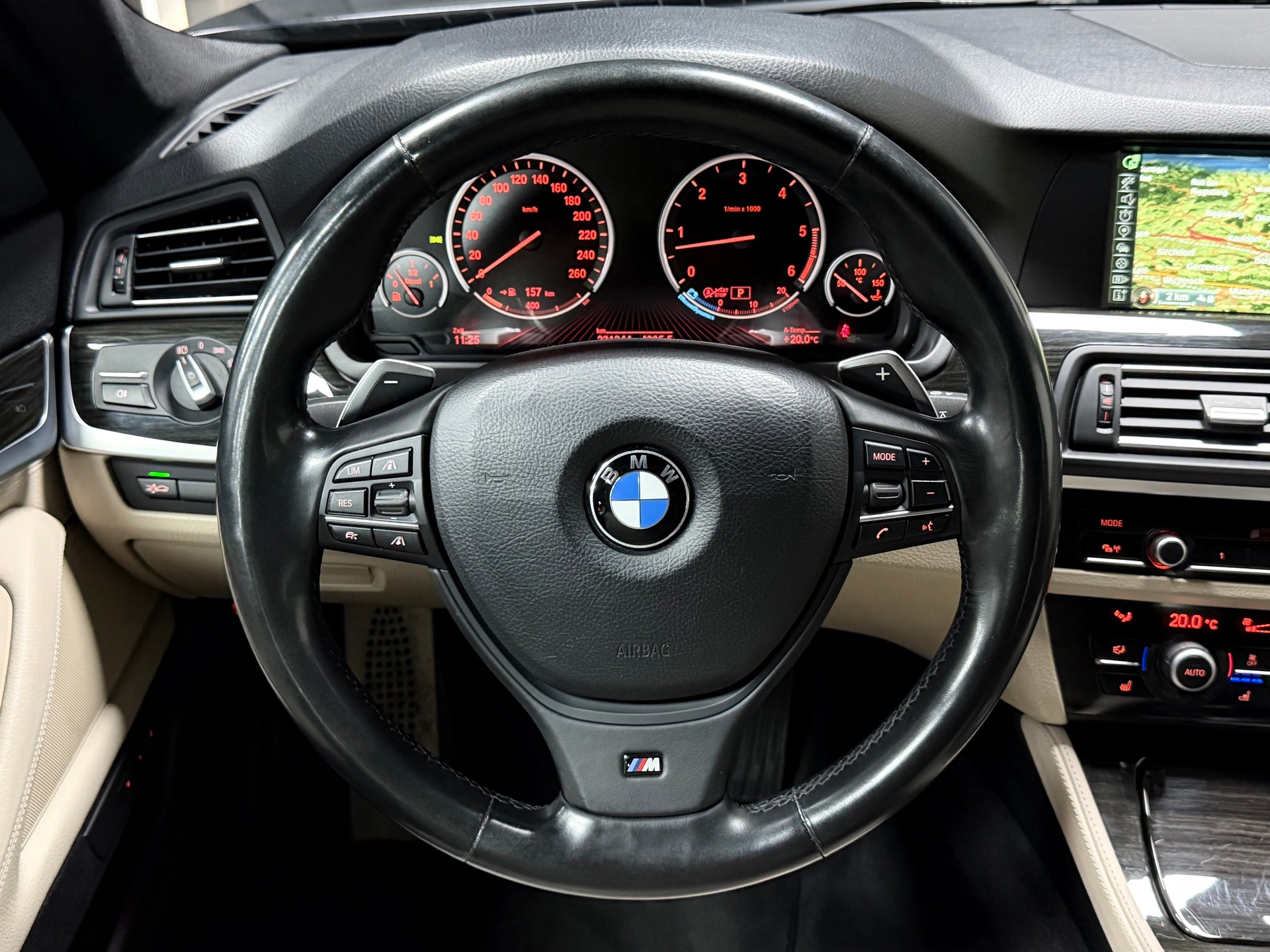 BMW M550d xDrive Touring Steptronic-image-13