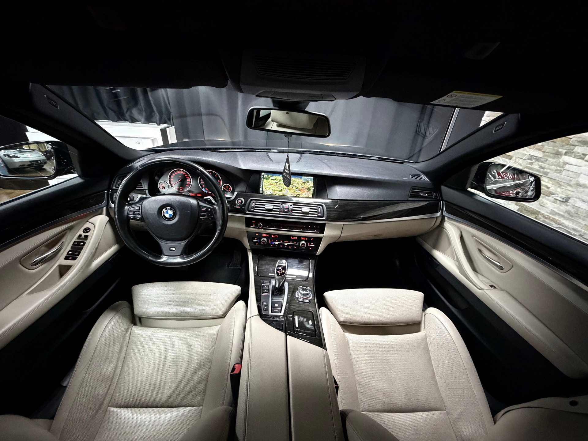 BMW M550d xDrive Touring Steptronic-image-21