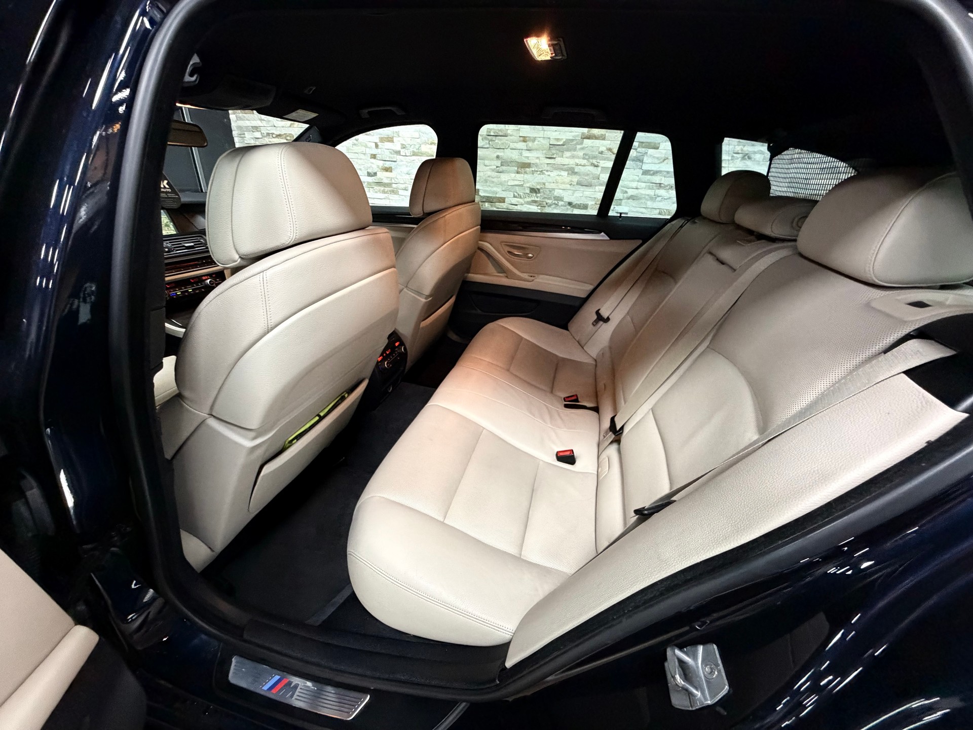 BMW M550d xDrive Touring Steptronic-image-19