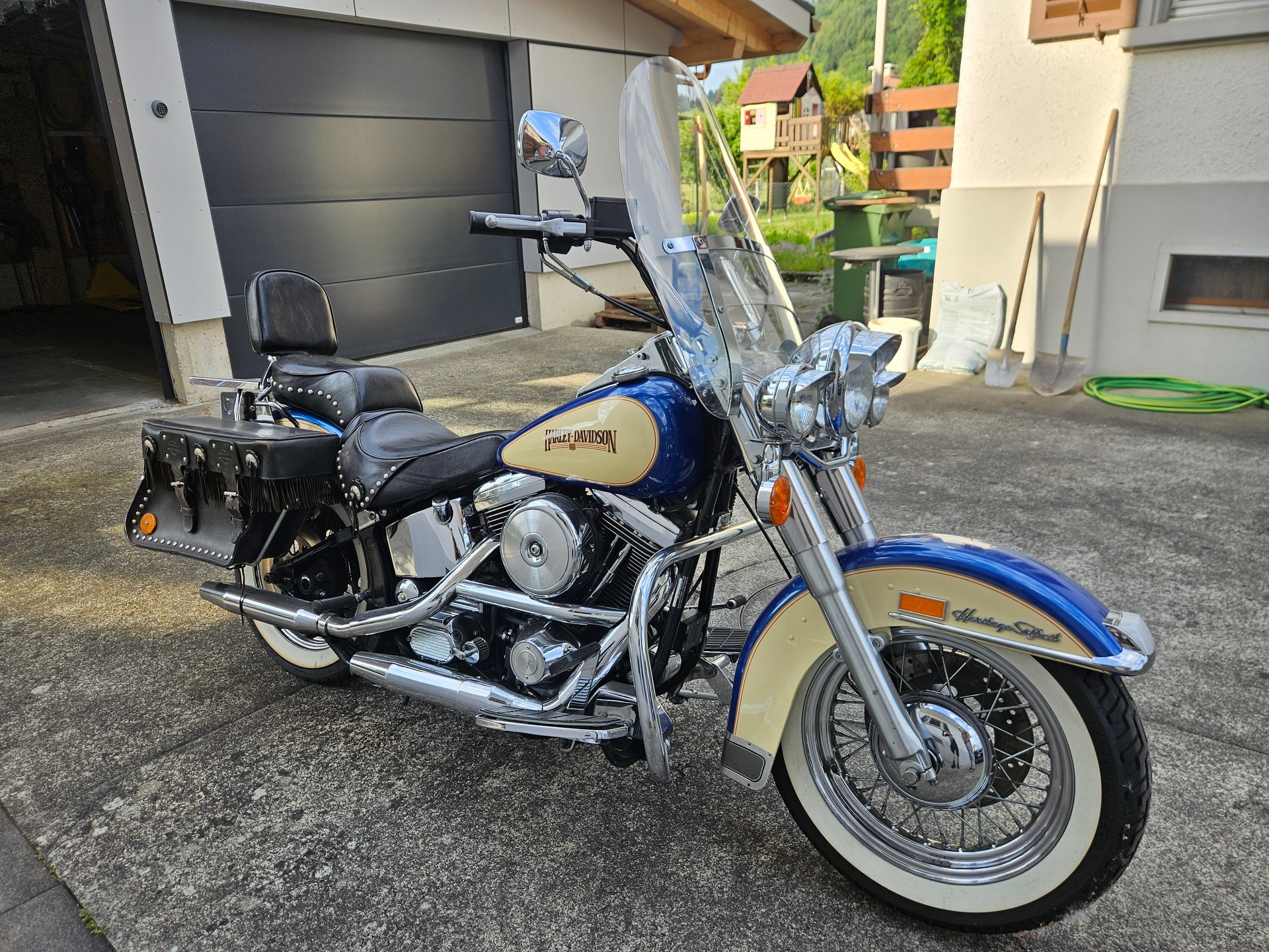 HARLEY-DAVIDSON FLST Heritage Softail