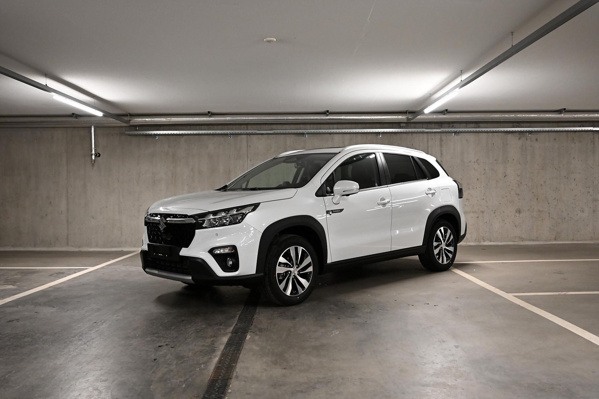 SUZUKI S-Cross 1.4 T Sakura Top Hybrid 4x4-showroom-element-1