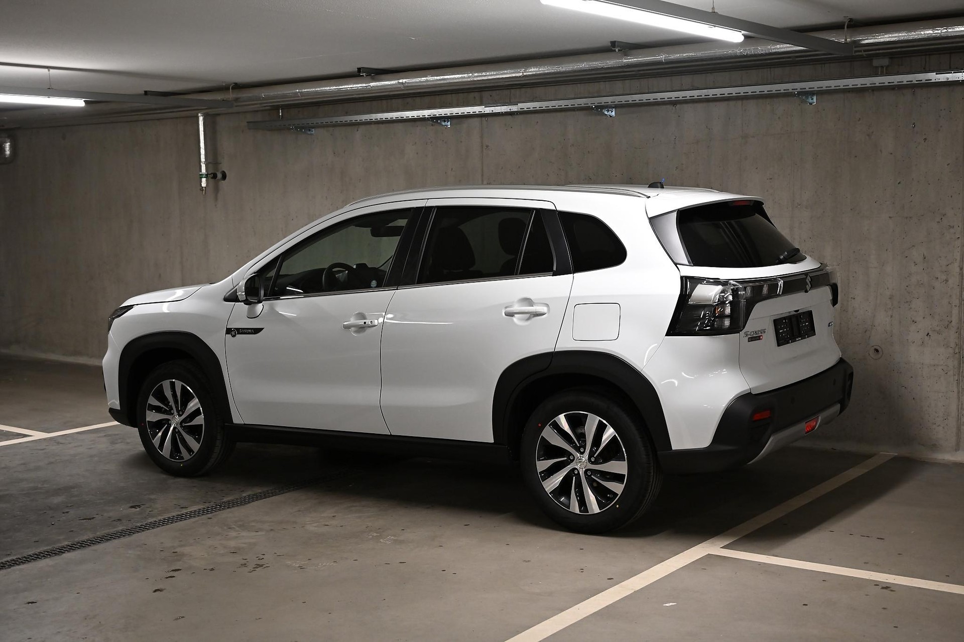 SUZUKI S-Cross 1.4 T Sakura Top Hybrid 4x4-image-7