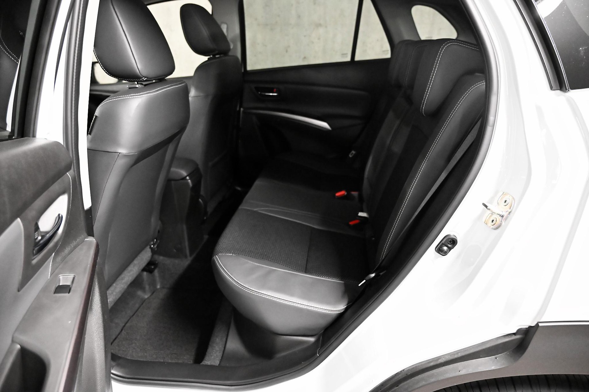 SUZUKI S-Cross 1.4 T Sakura Top Hybrid 4x4-image-10