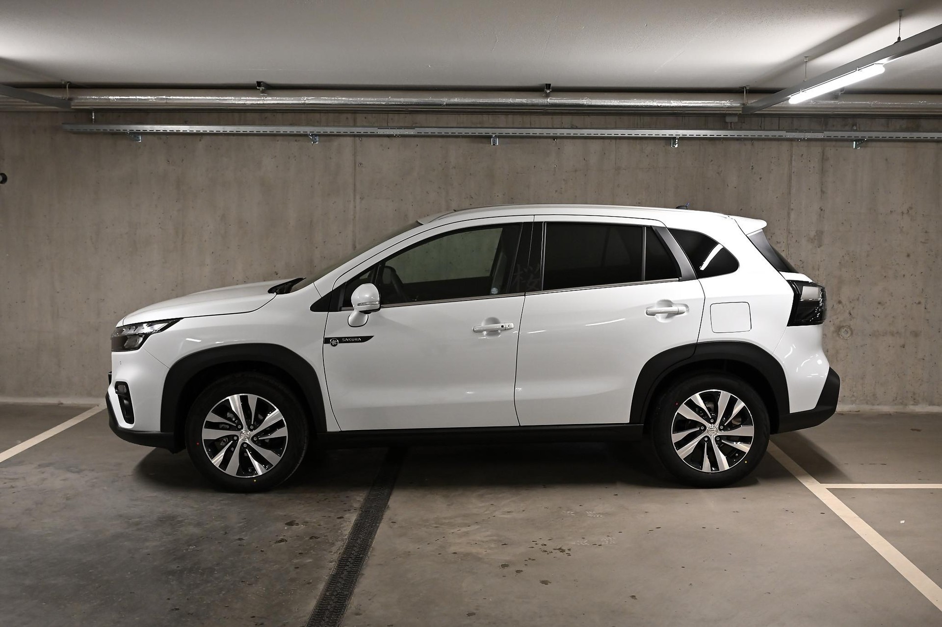 SUZUKI S-Cross 1.4 T Sakura Top Hybrid 4x4-image-6