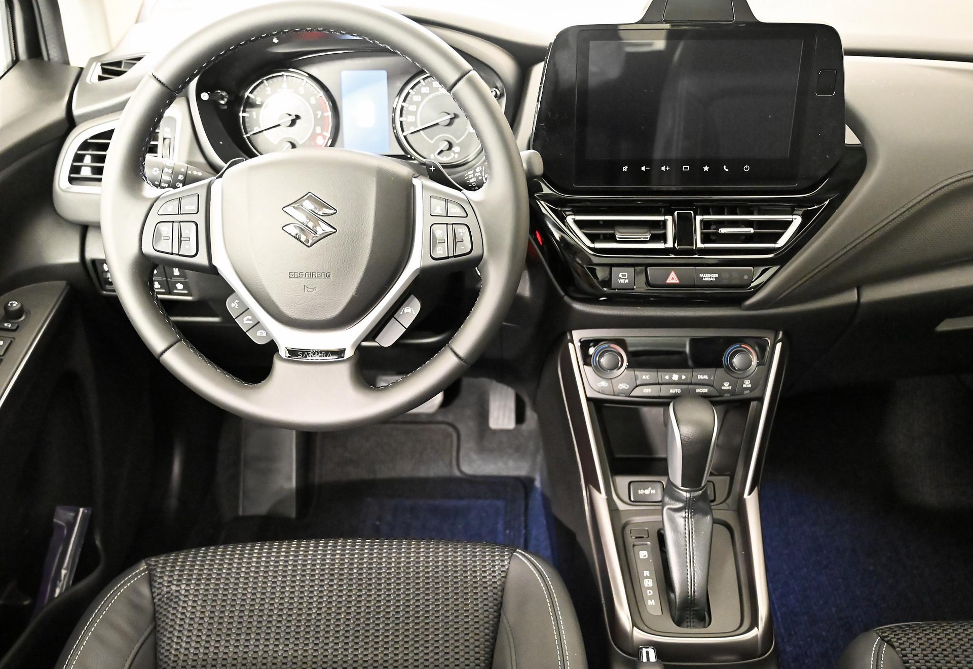 SUZUKI S-Cross 1.4 T Sakura Top Hybrid 4x4-image-14