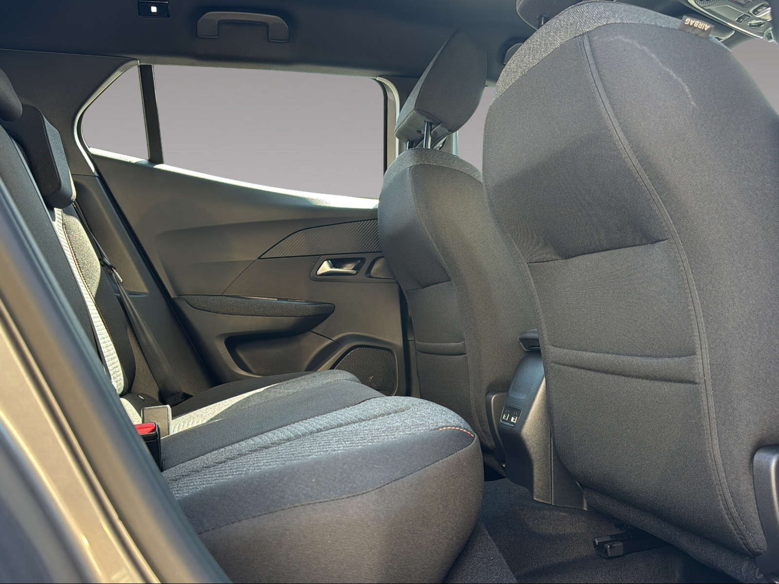 PEUGEOT 2008 e-Style 156 PS-image-14