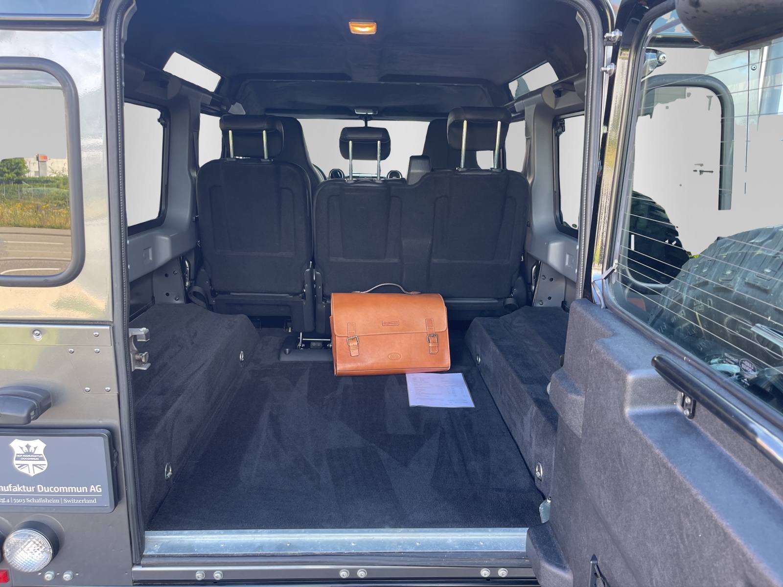 LAND ROVER Defender 110 2.2 TD4 Station Wagon Adventure-image-6