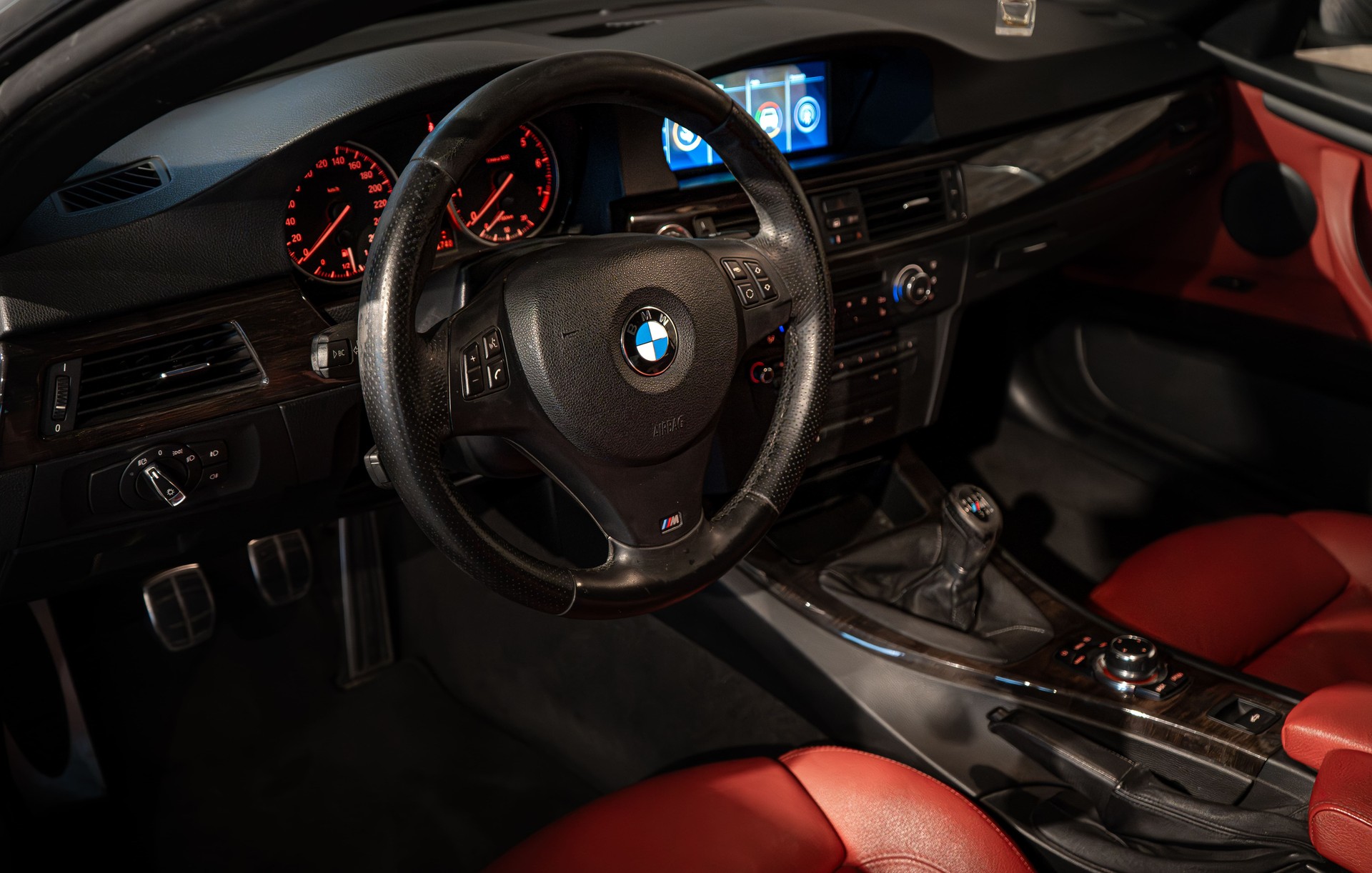 BMW 320i Cabriolet-image-7