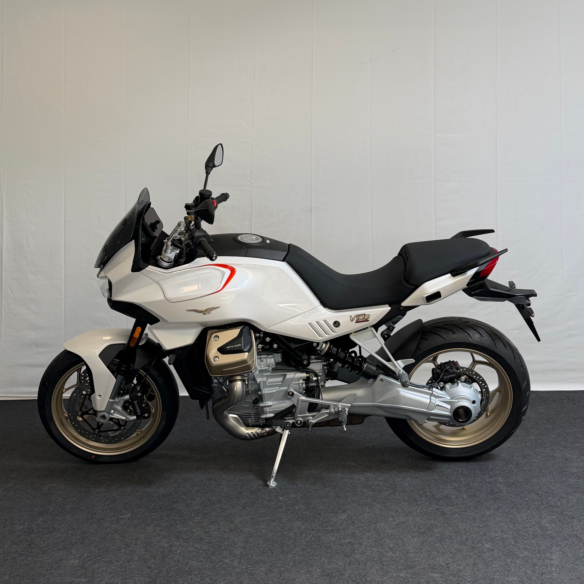 MOTO GUZZI V100 Mandello-image-3