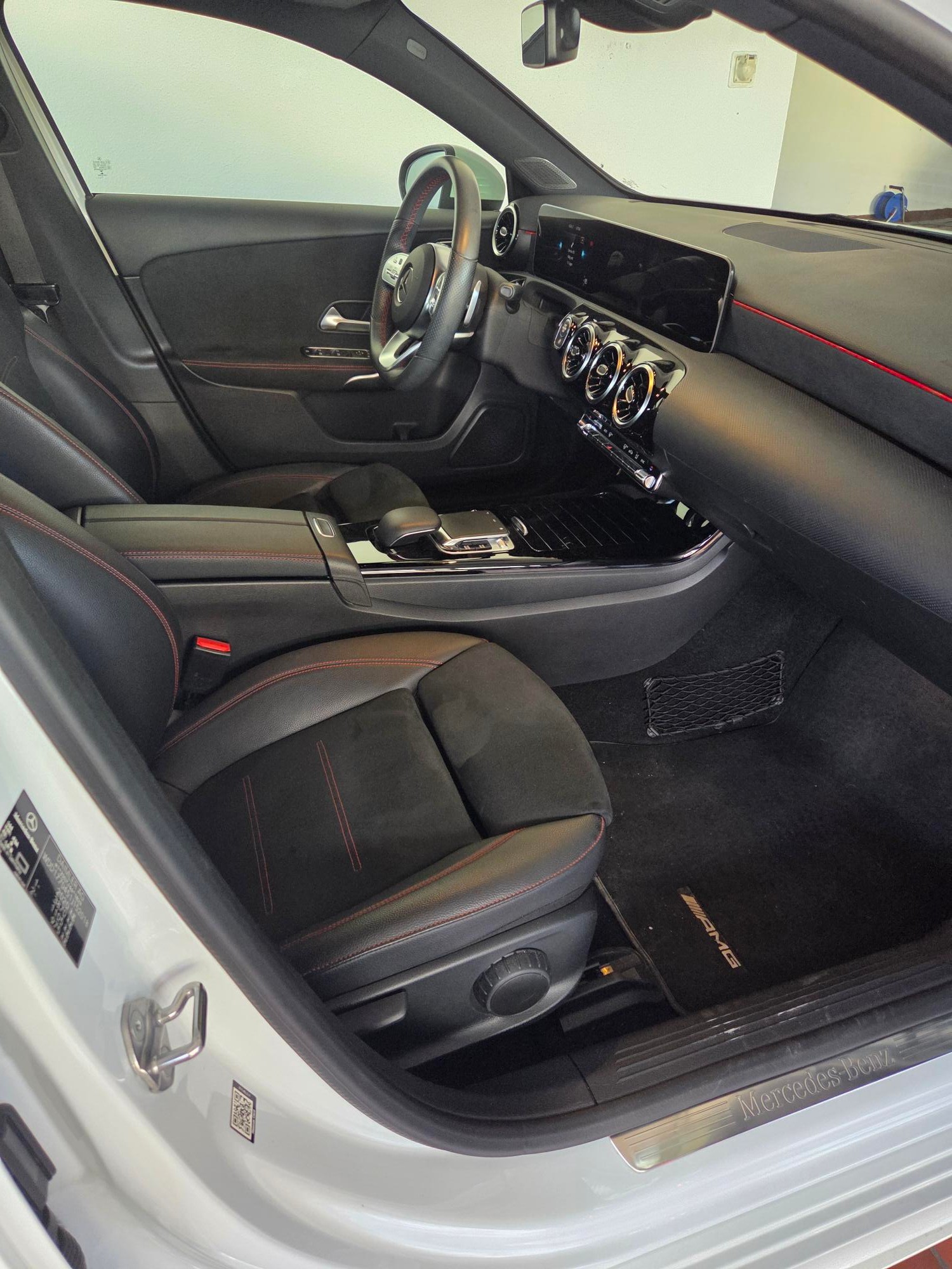 MERCEDES-BENZ A 220 AMG Line-image-8