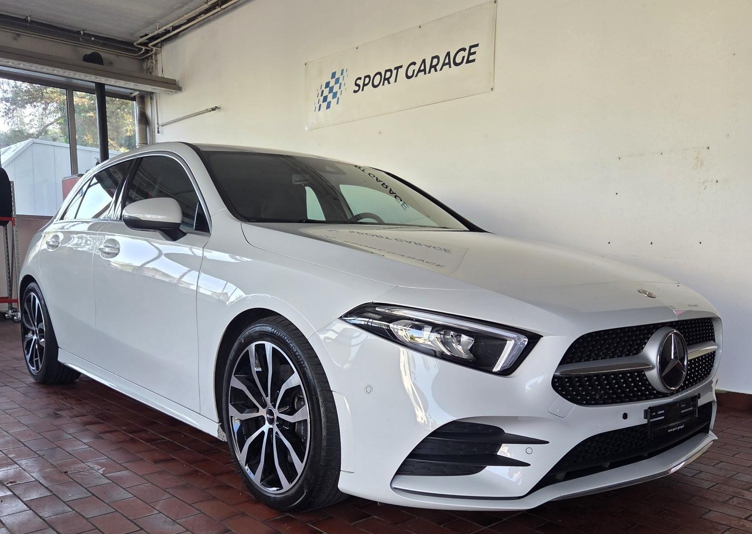 MERCEDES-BENZ A 220 AMG Line