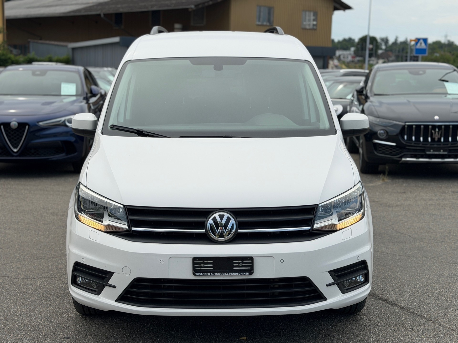 VW Caddy 2.0 TDI Highline DSG-image-1