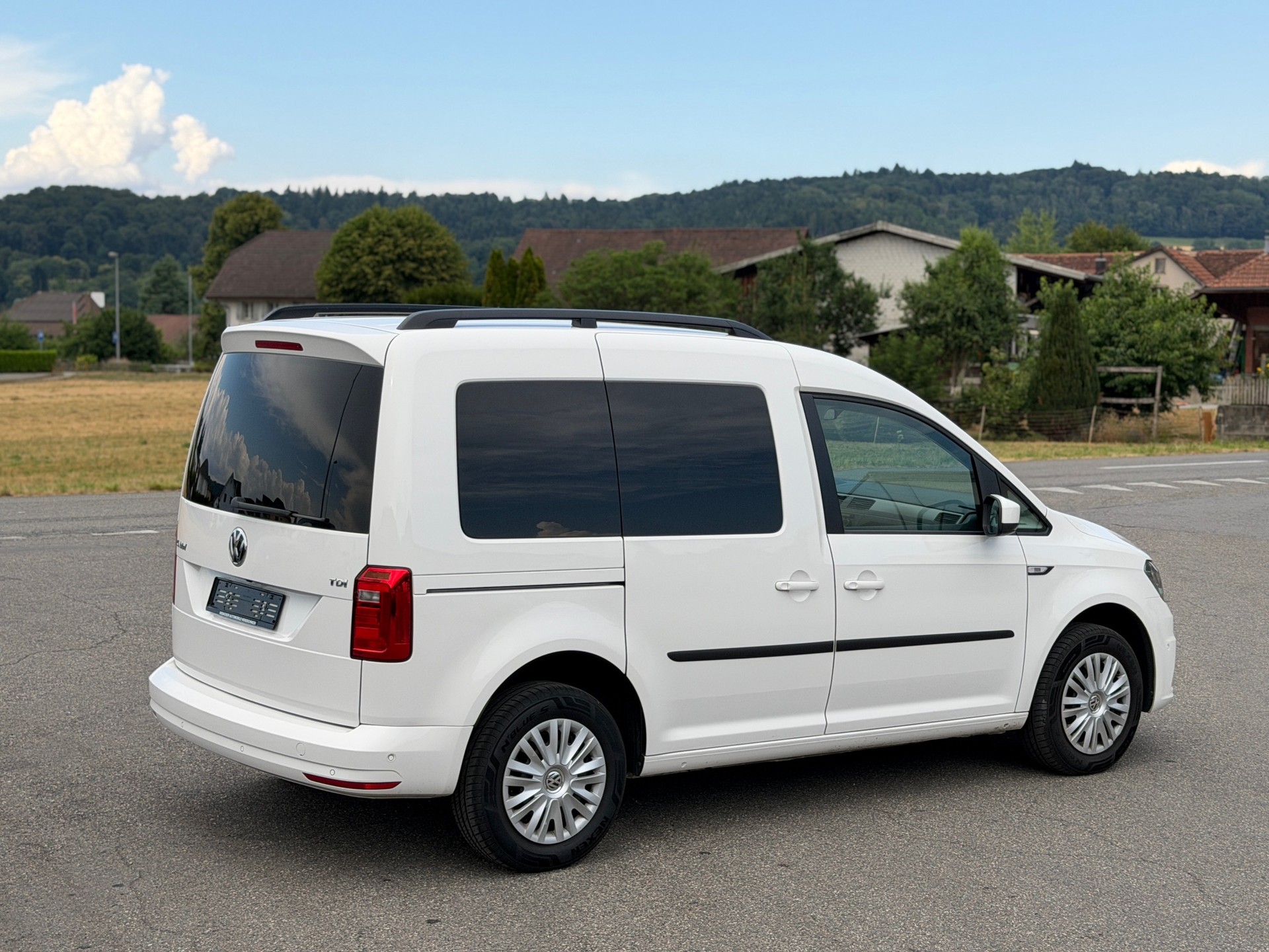 VW Caddy 2.0 TDI Highline DSG-image-14