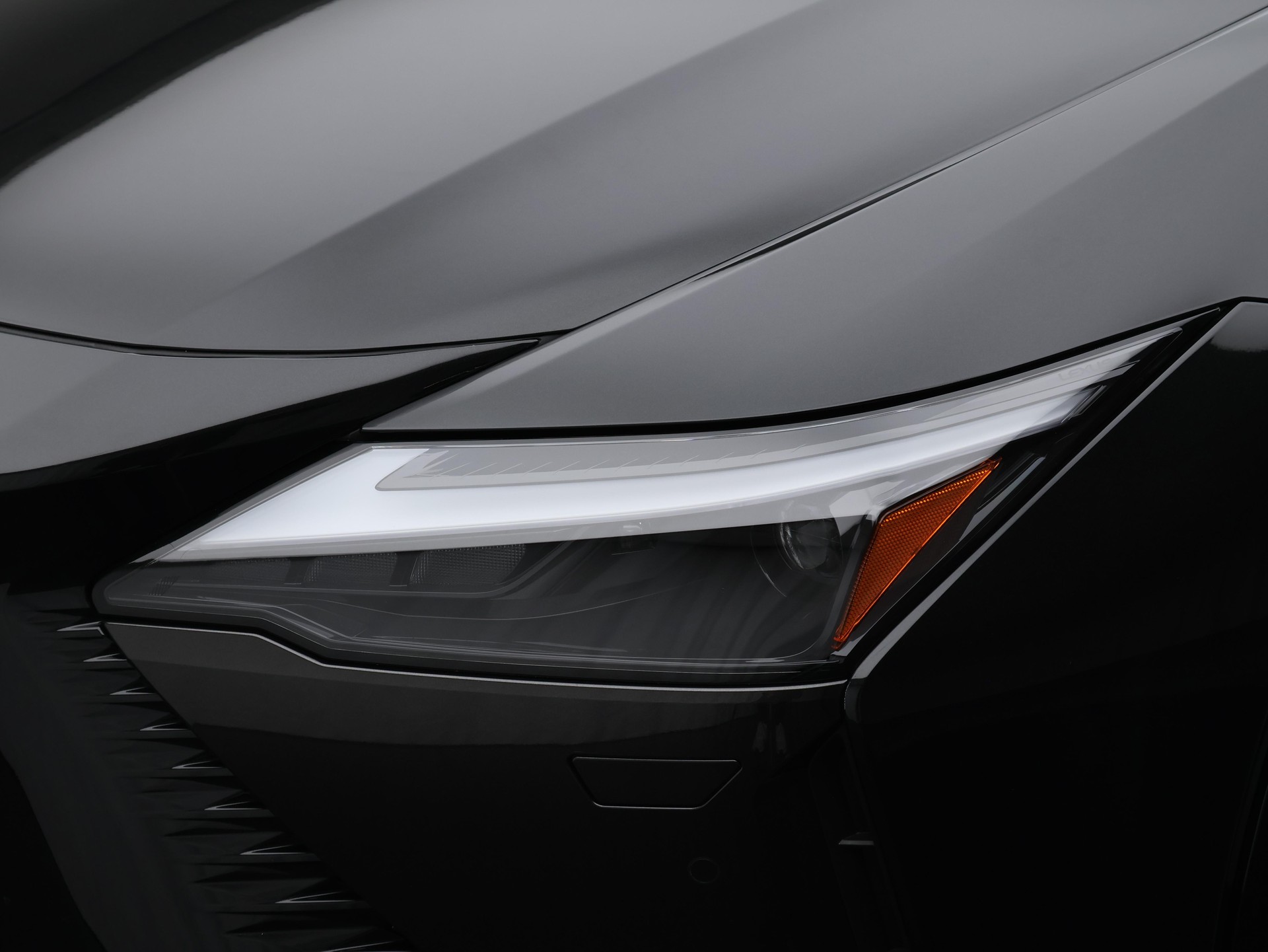 LEXUS RZ 450e Excellence-image-18